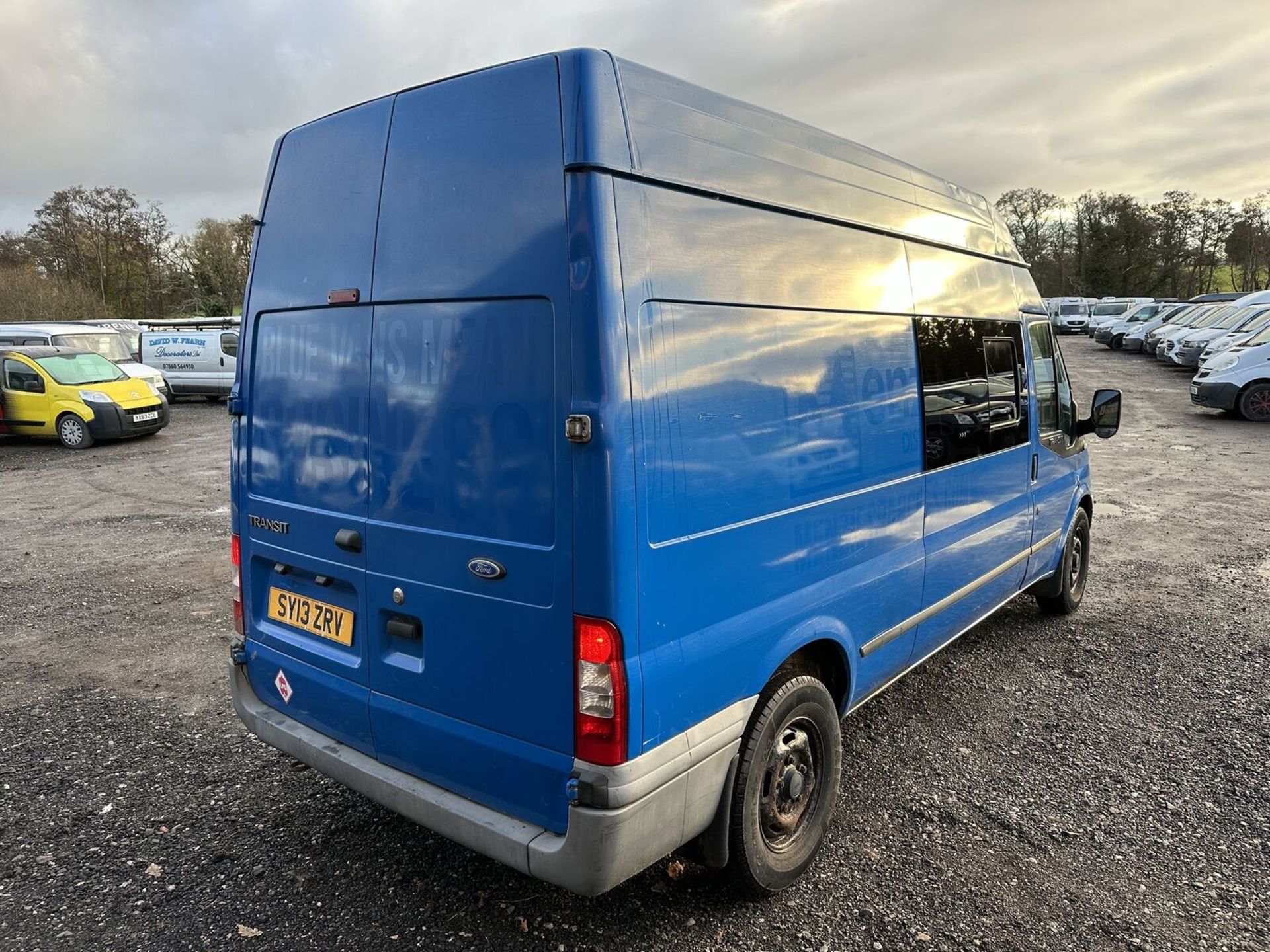 BLUE HIGH TOP CAMPER VAN: HIT THE ROAD IN STYLE AND COMFORT >>--NO VAT ON HAMMER--<< - Image 3 of 20