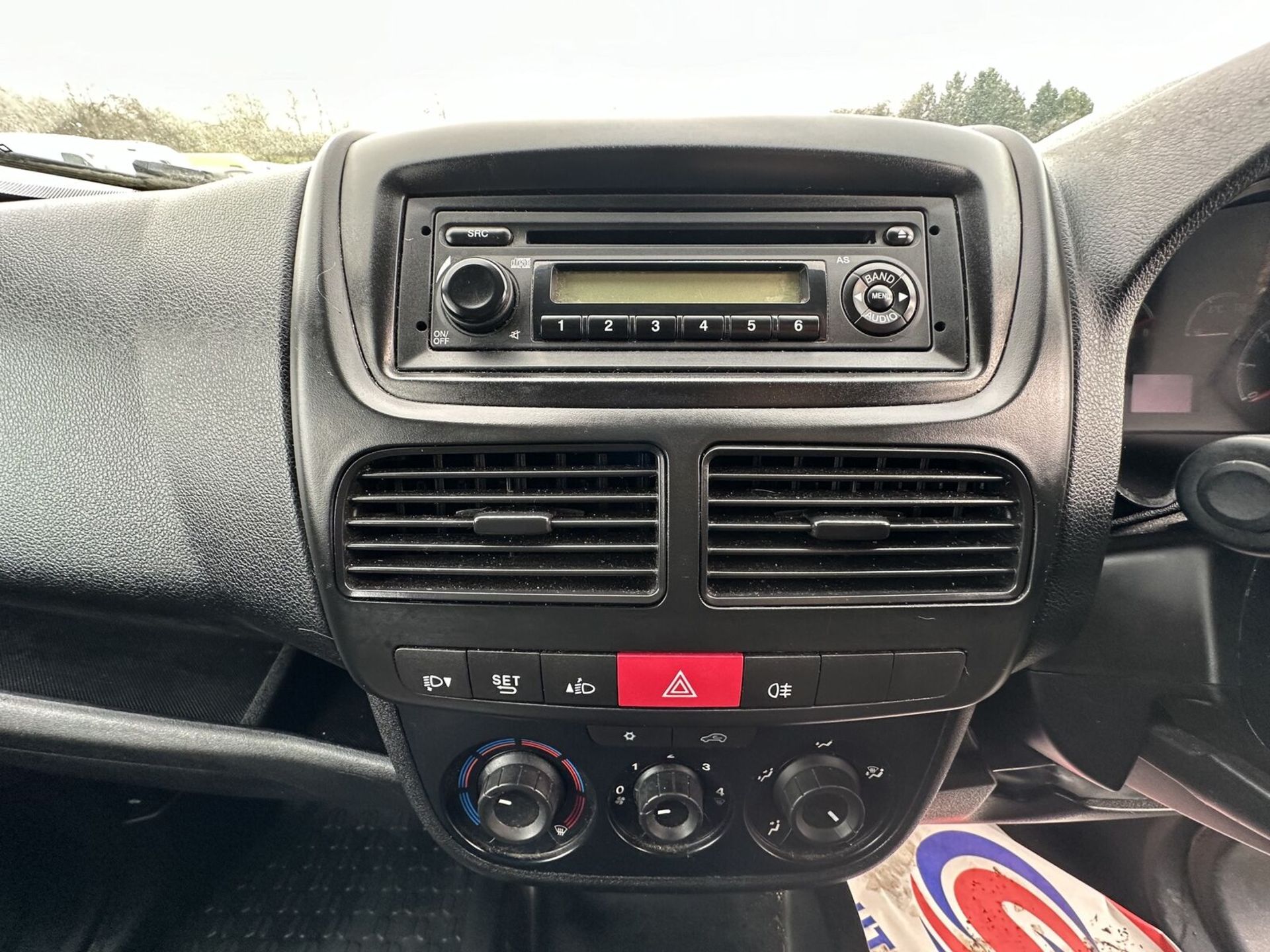 TURBO TLC: LOW MILES VAUXHALL COMBO, EURO 6, SPARES OR REPAIRS >>--NO VAT ON HAMMER--<< - Image 11 of 15