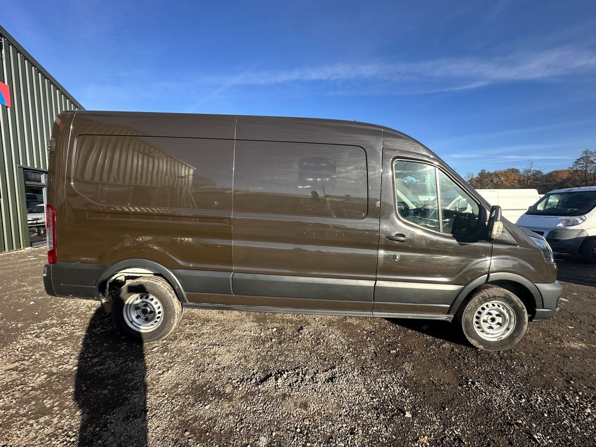 EFFICIENT WORKHORSE: 69 PLATE FORD TRANSIT 350 LEADER ECOBLUE >>--NO VAT ON HAMMER--<< - Image 5 of 19