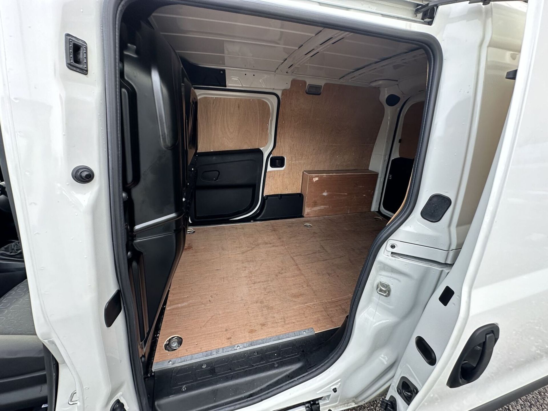 BUDGET WORK VAN: FIAT DOBLO CARGO COMBO MAXI L2 LWB REPAIR >>--NO VAT ON HAMMER--<< - Image 13 of 22