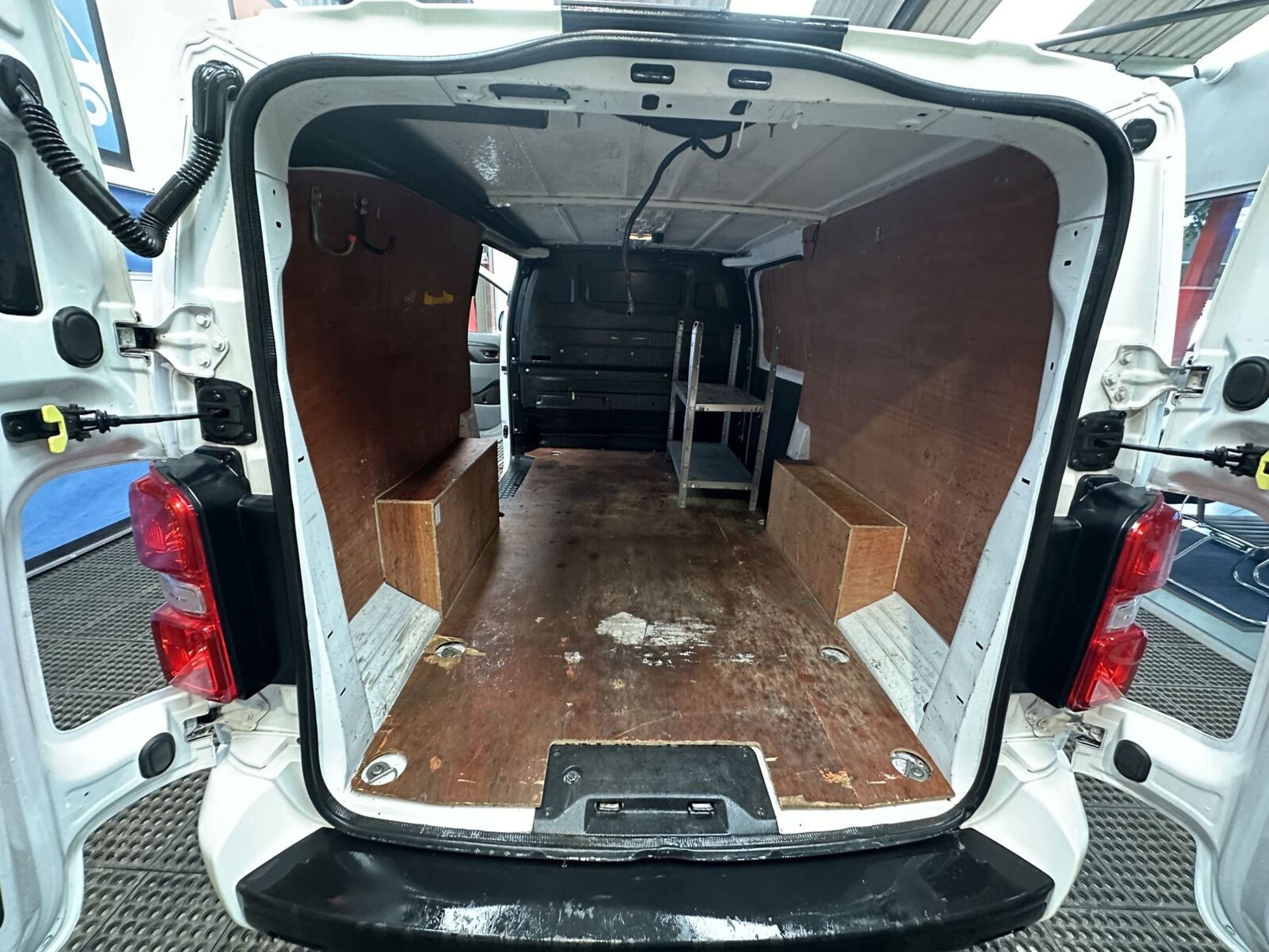 PRACTICAL PERFORMER: WHITE PANEL VAN, A/C, PARKING SENSORS - Image 11 of 15