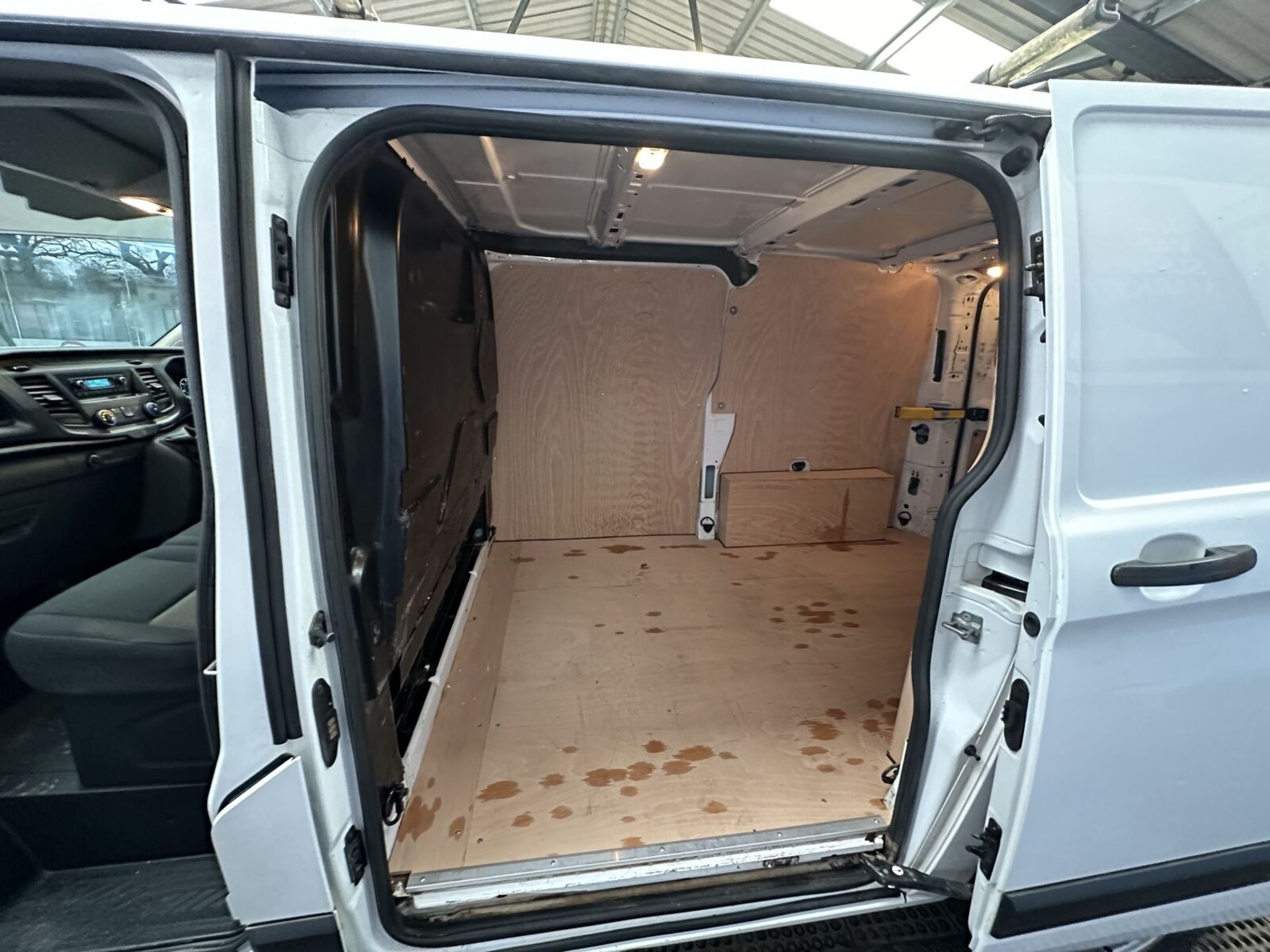 URO 6 EFFICIENCY: 2019 FORD TRANSIT CUSTOM DIESEL - Image 9 of 14