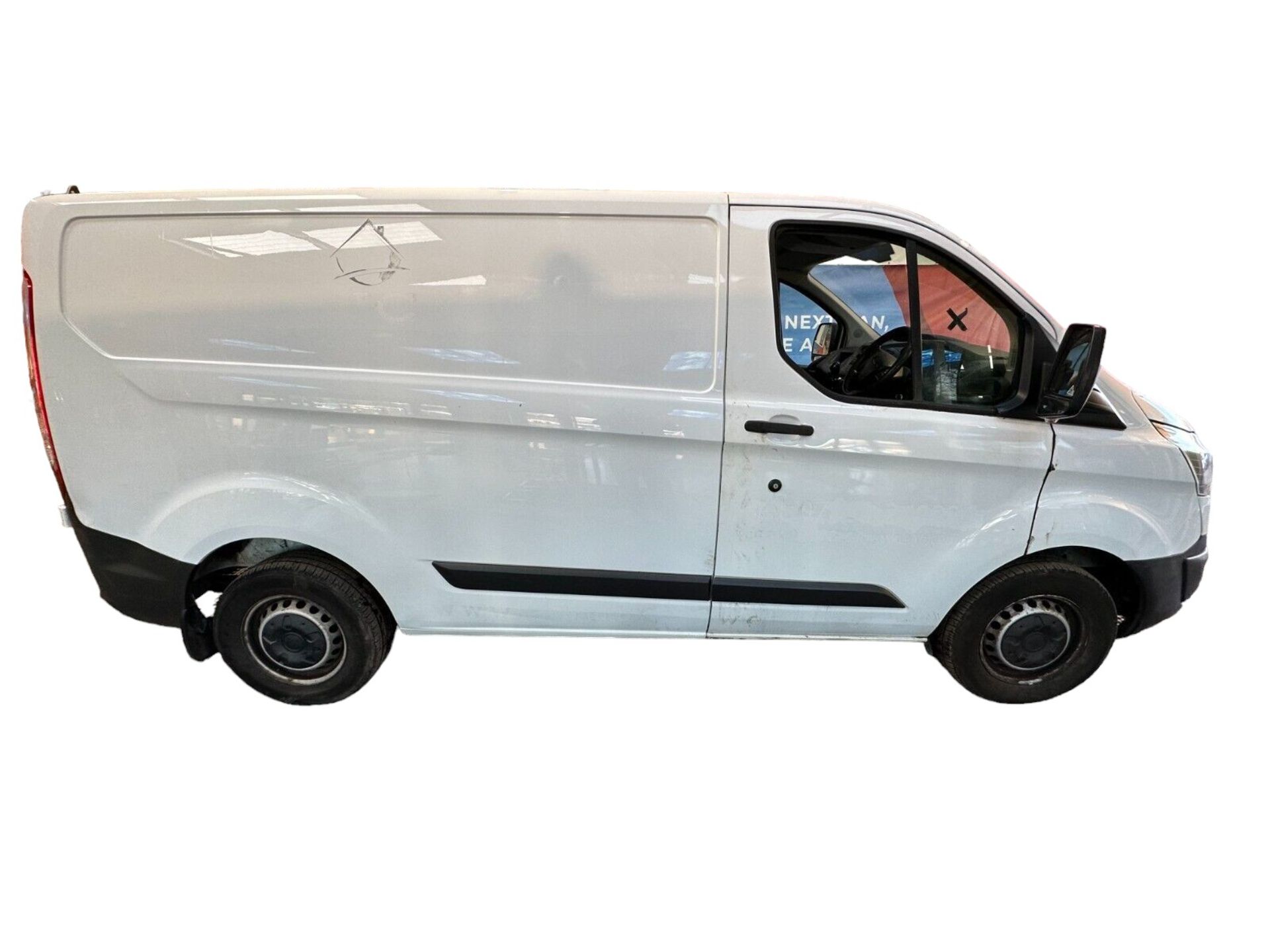 SMOOTH OPERATOR: 2015 FORD TRANSIT CUSTOM 270 L1 FWD VAN >>--NO VAT ON HAMMER--<< - Image 8 of 15