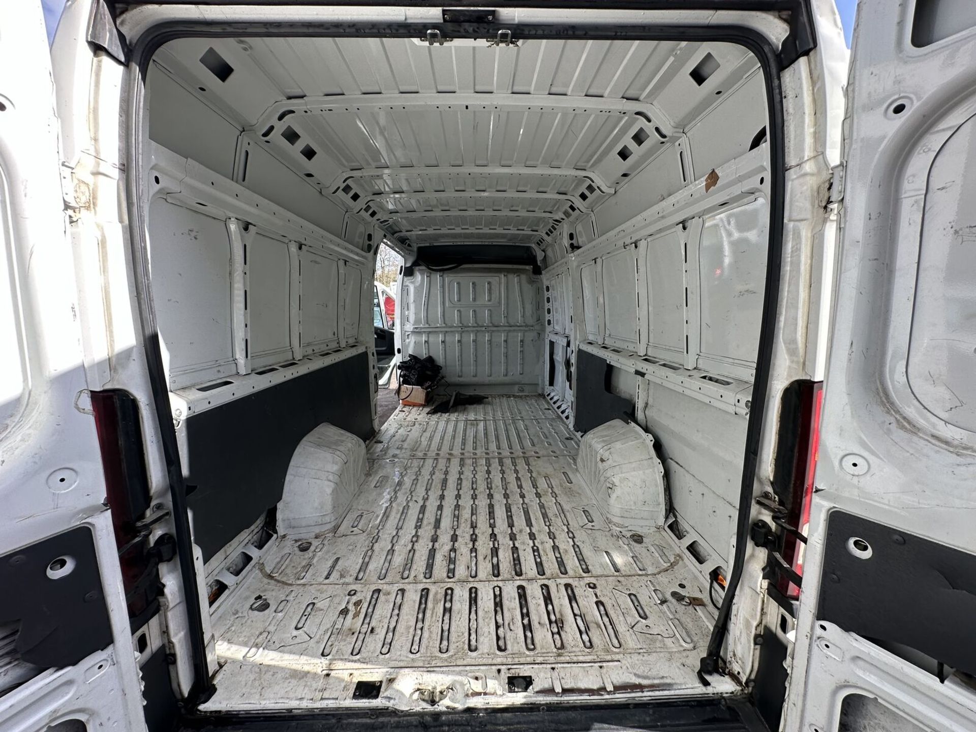 FEATURE-RICH FIXER-UPPER: WHITE PEUGEOT BOXER HDI >>--NO VAT ON HAMMER--<< - Bild 19 aus 19