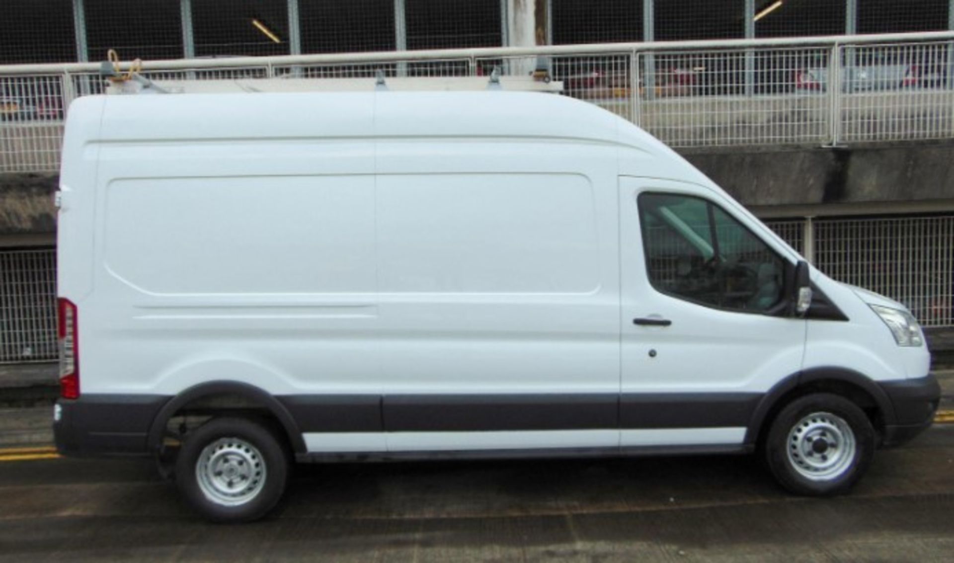 DRIVE WITH CONFIDENCE: 2016 FORD TRANSIT, OCT '24 MOT, BLUETOOTH - Image 13 of 14