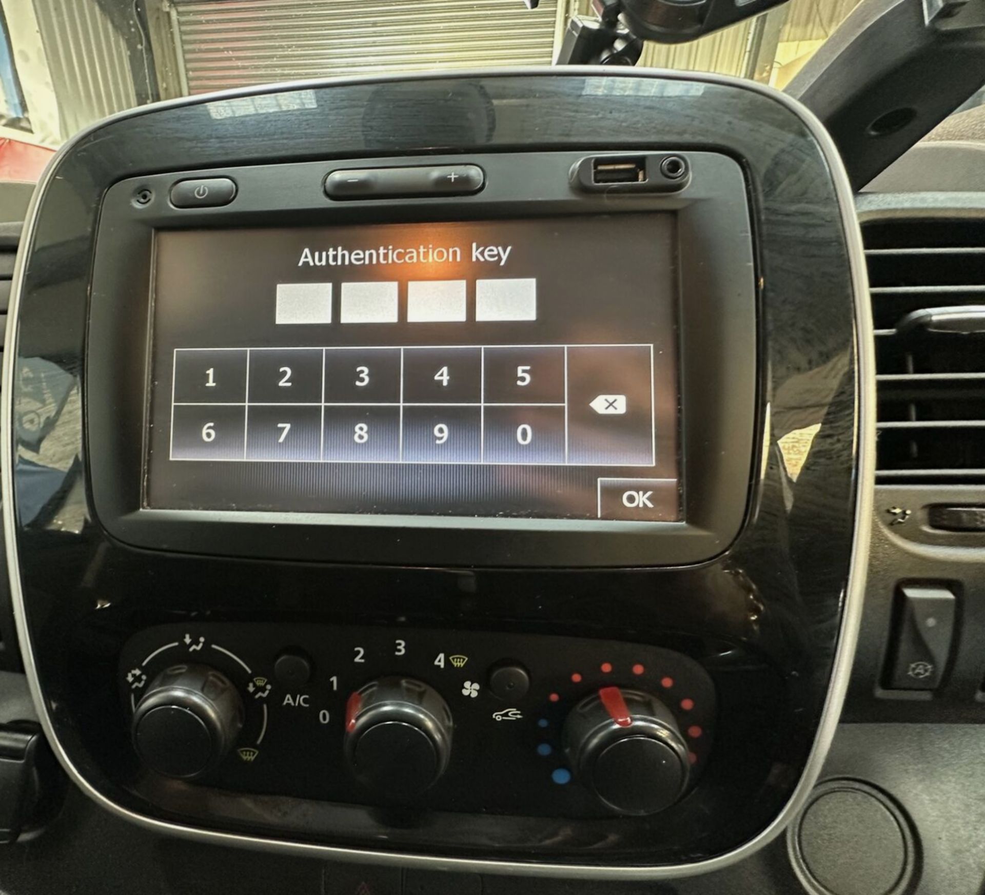 EFFICIENT WORKHORSE: RENAULT TRAFIC SPORT NAV - READY FOR ACTION - Image 12 of 12