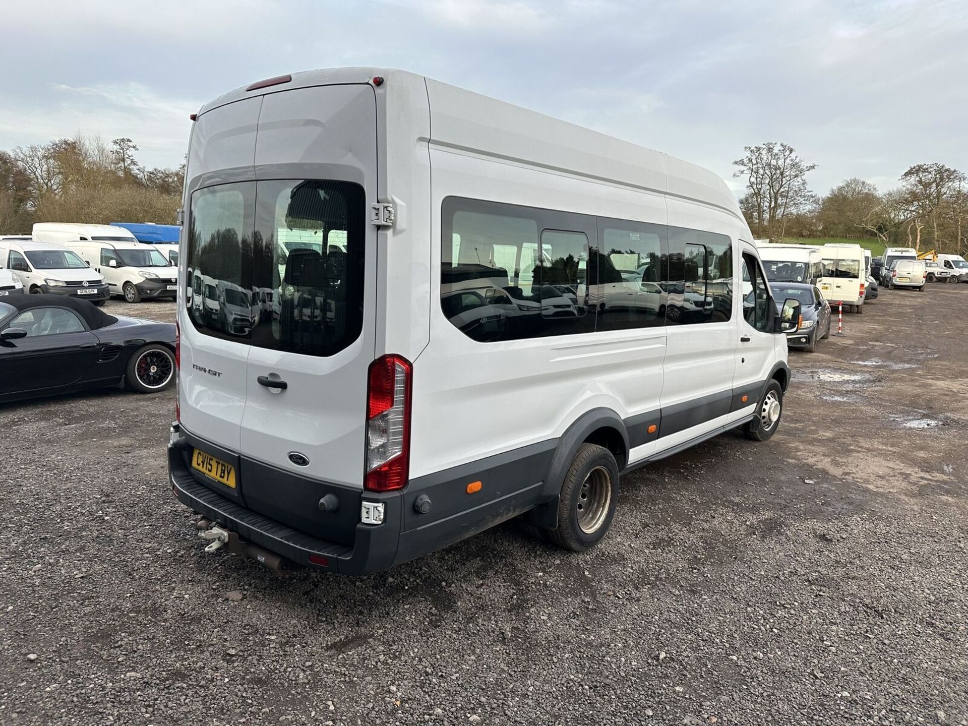 EXCEPTIONAL VALUE: 17-SEATER FORD TRANSIT 460 L4 MINIBUS DIESEL H3 - Image 4 of 13