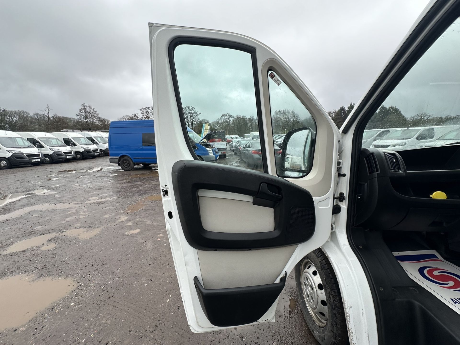 WHITE WORKHORSE: 2019 PANEL VAN, READY FOR DUTY - Image 6 of 18