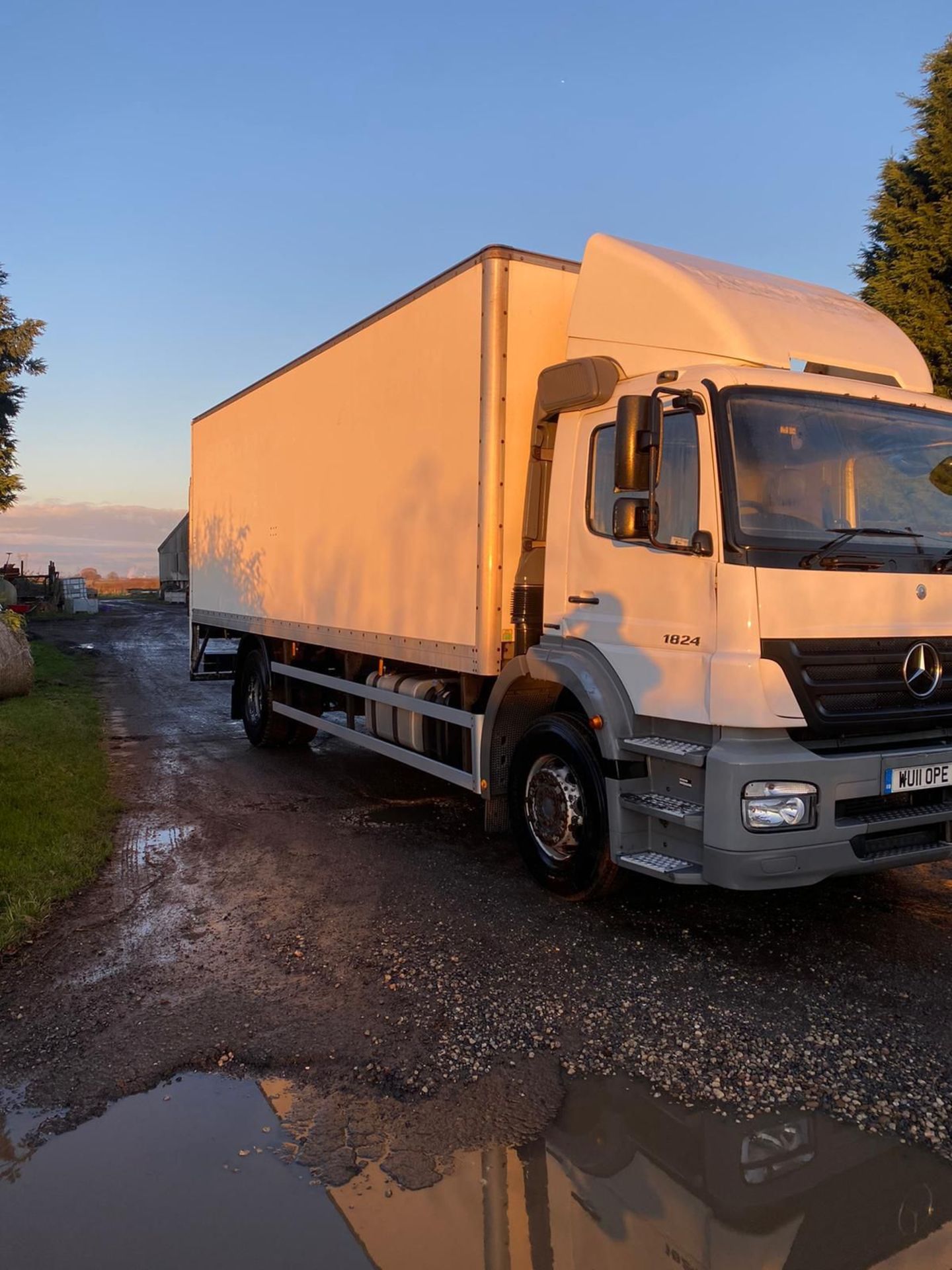 EFFICIENT MERCEDES 240 BHP EURO 5 ENGINE: HAULING POWERHOUSE - Image 20 of 21