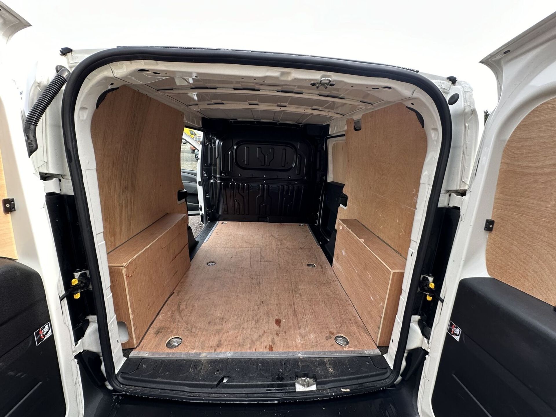 BUDGET WORK VAN: FIAT DOBLO CARGO COMBO MAXI L2 LWB REPAIR >>--NO VAT ON HAMMER--<< - Bild 11 aus 22