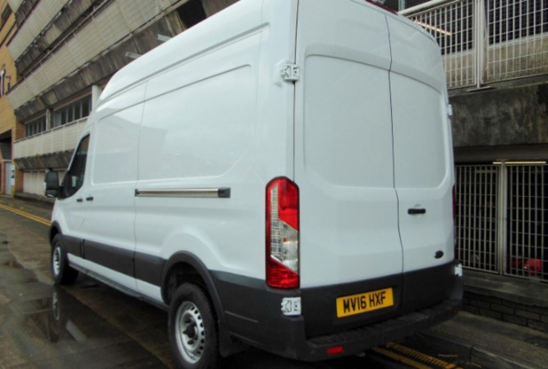 DRIVE WITH CONFIDENCE: 2016 FORD TRANSIT, OCT '24 MOT, BLUETOOTH - Image 8 of 14