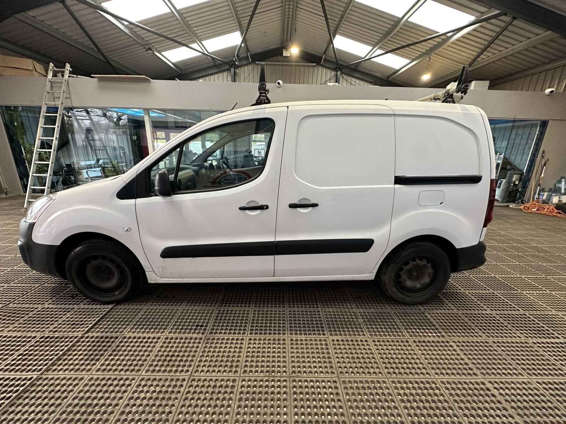 2016 CITROEN BERLINGO VAN: READY TO ROLL, PERFECT STARTER AND RUNNER - Bild 9 aus 15