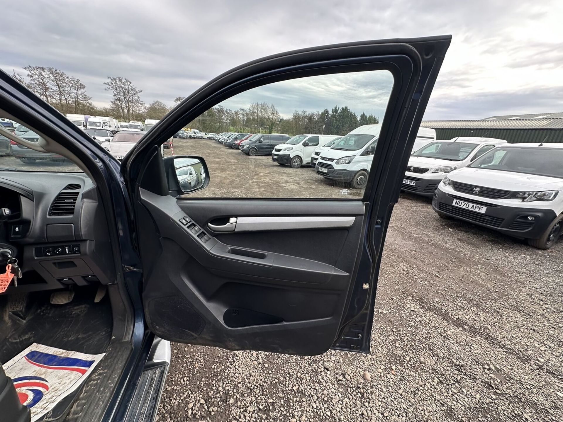 2017 ISUZU D-MAX 4X4: AUTO SPARES OR REPAIRS, READY FOR RESTORATION >>--NO VAT ON HAMMER--<< - Image 6 of 18