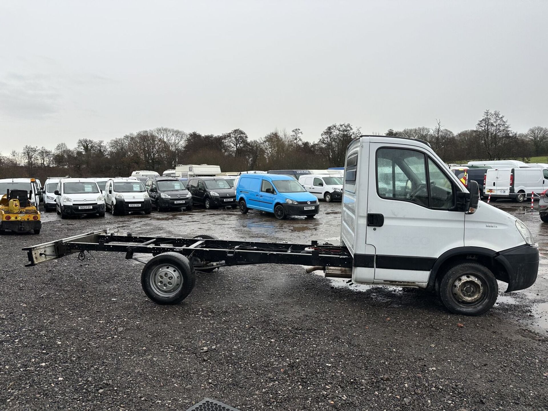DEAL ALERT: 60 PLATE IVECO DAILY, AUTOMATIC, CLEAN BODY, GEAR ISSUE >>--NO VAT ON HAMMER--<< - Image 2 of 11