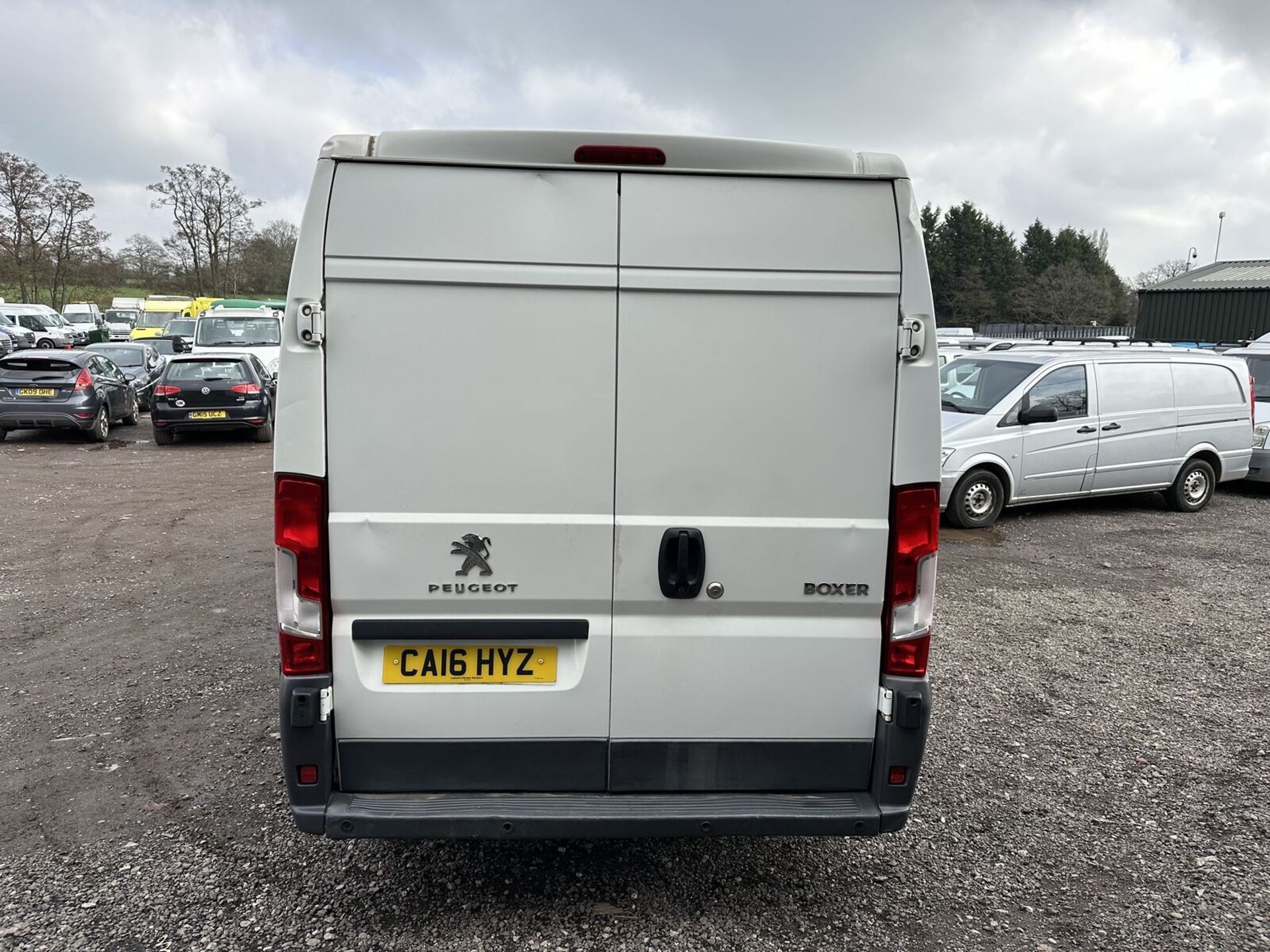 FIXER-UPPER ALERT! 2016 PEUGEOT BOXER PROFESSIONAL >>--NO VAT ON HAMMER--<< - Image 14 of 17