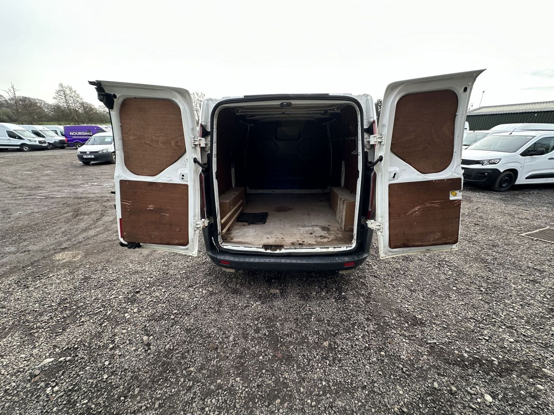 >>--NO VAT ON HAMMER--<< ENGINE REVIVAL: FORD TRANSIT CUSTOM - SPARES OR REPAIRS OPPORTUNITY - Image 7 of 14