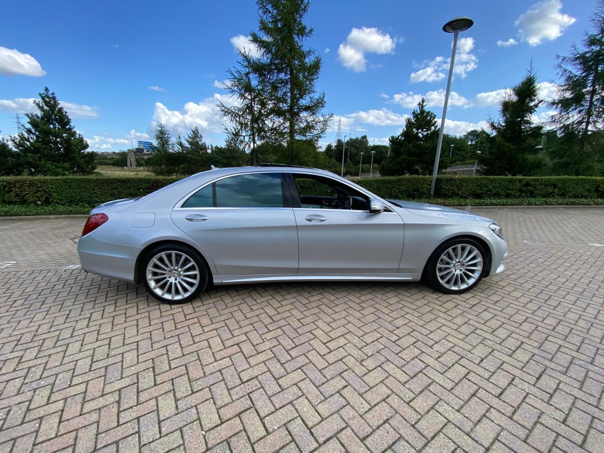2015 MERCEDES S-CLASS: LUXURY AND PERFORMANCE WITH 94K MILES >>--NO VAT ON HAMMER--<< - Image 18 of 22
