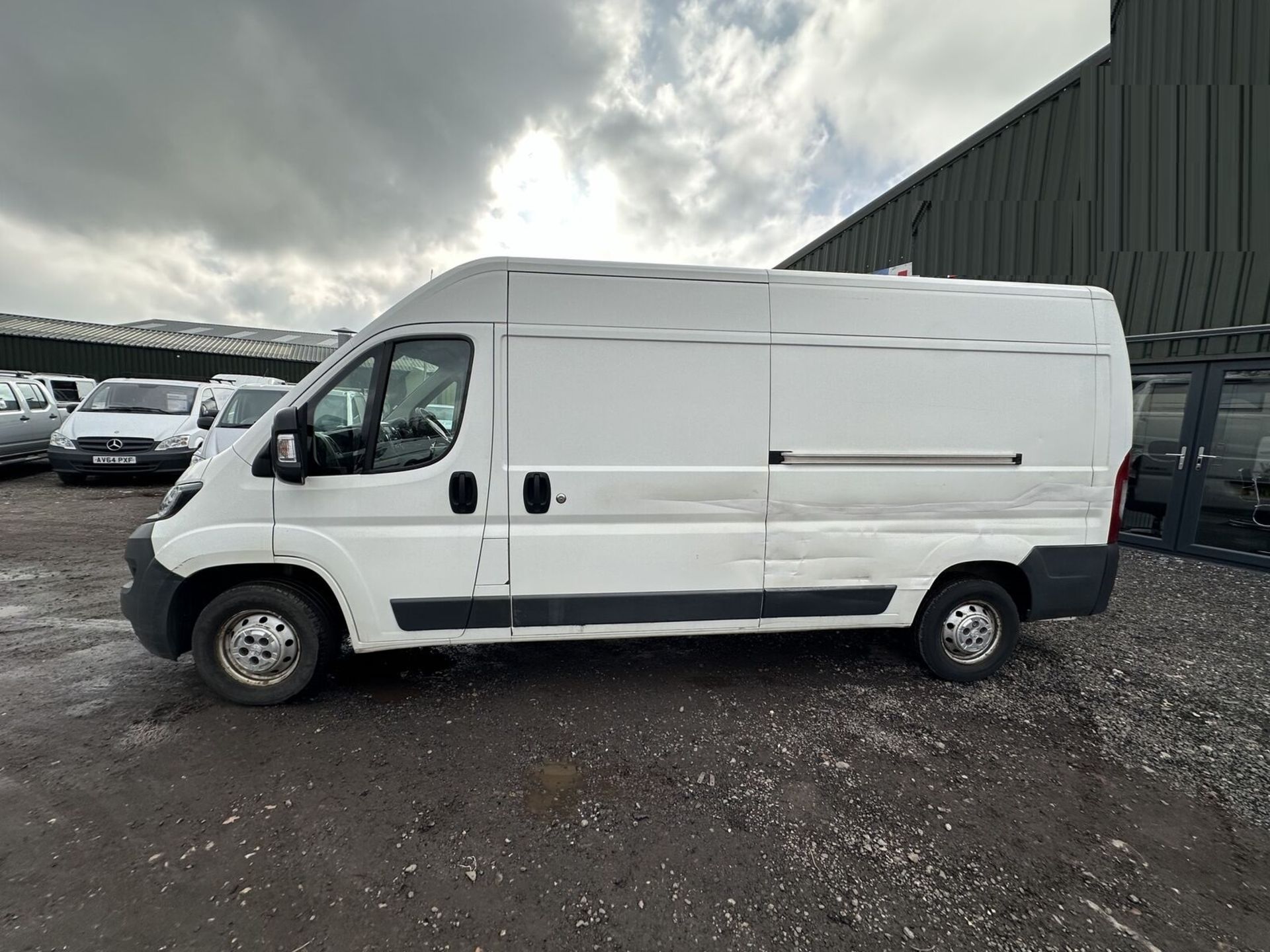 FIXER-UPPER ALERT! 2016 PEUGEOT BOXER PROFESSIONAL >>--NO VAT ON HAMMER--<< - Image 13 of 17