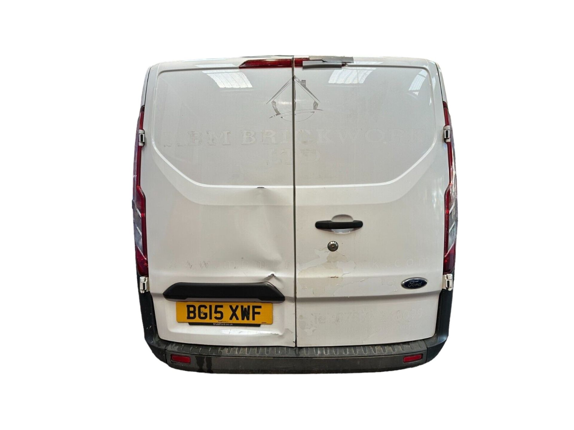 SMOOTH OPERATOR: 2015 FORD TRANSIT CUSTOM 270 L1 FWD VAN >>--NO VAT ON HAMMER--<< - Image 4 of 15