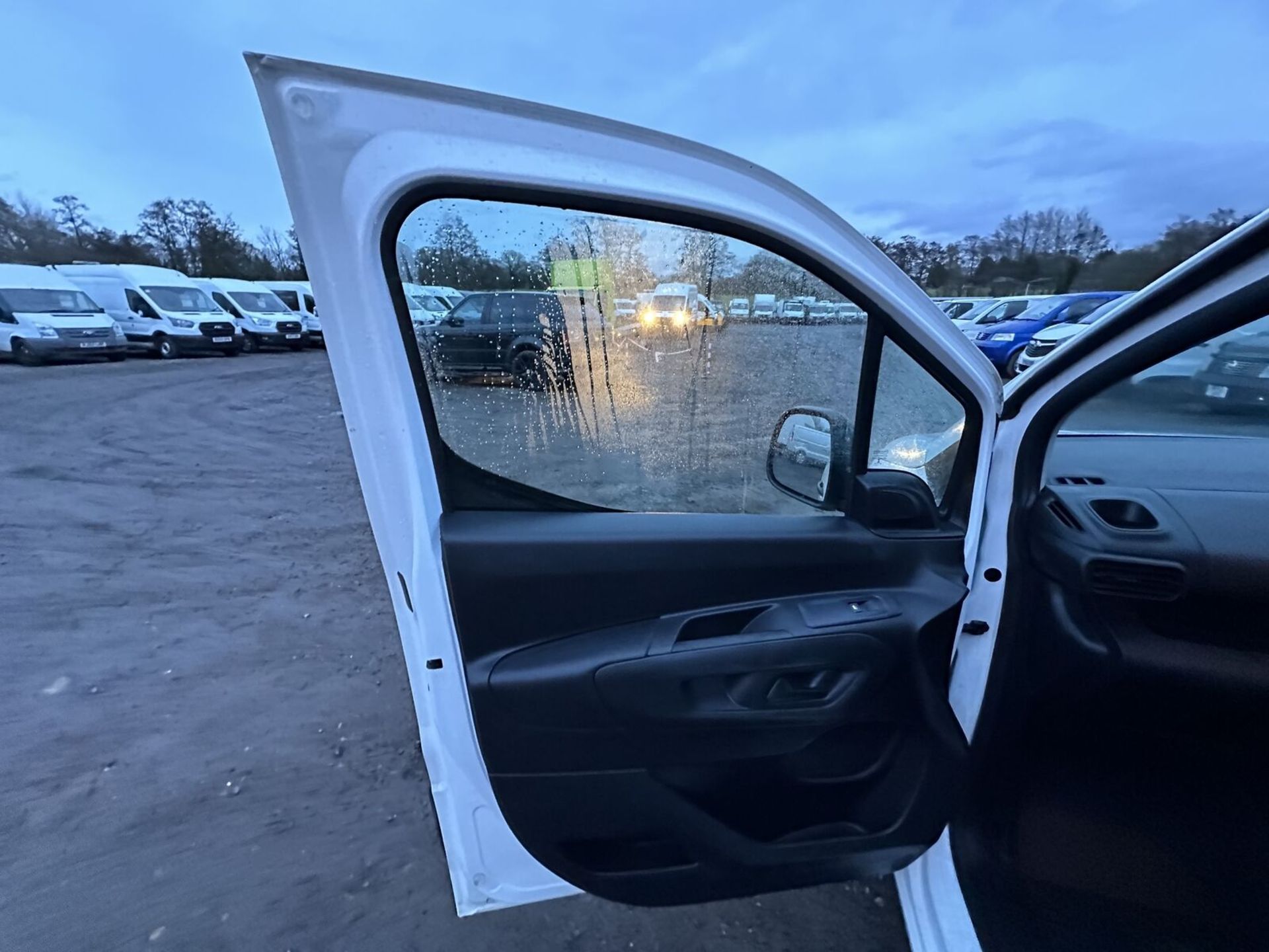 VAN WITH POTENTIAL: CITROEN BERLINGO BLUEHDI NONE RUNNER EURO 6 - Image 9 of 18