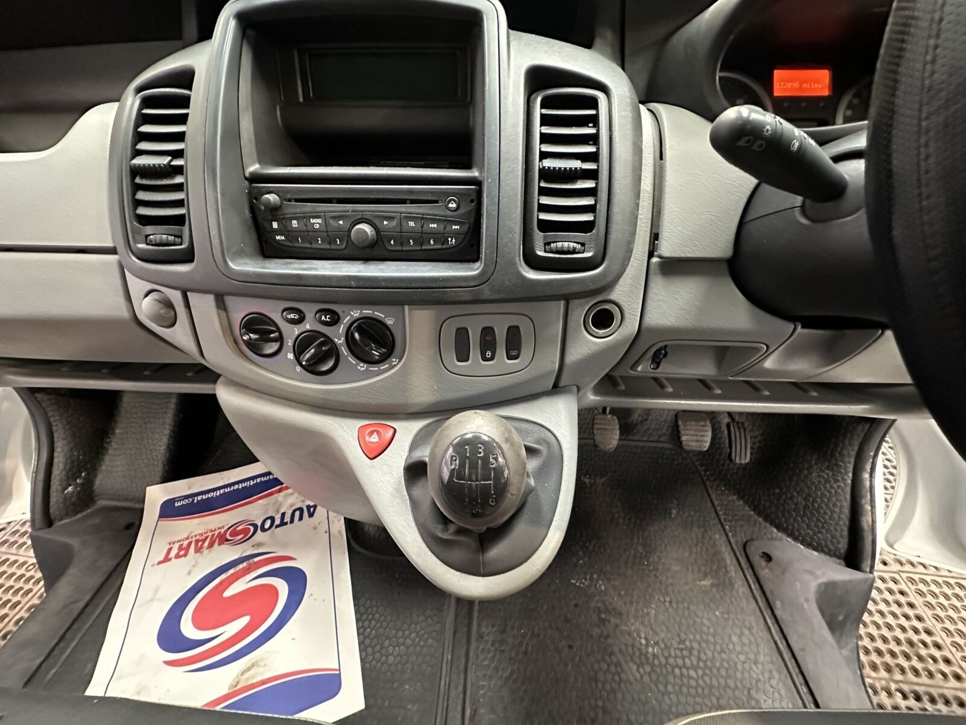DECENT CONDITION DEAL: VAUXHALL VIVARO SPARES OR REPAIRS >>--NO VAT ON HAMMER--<< - Image 11 of 14