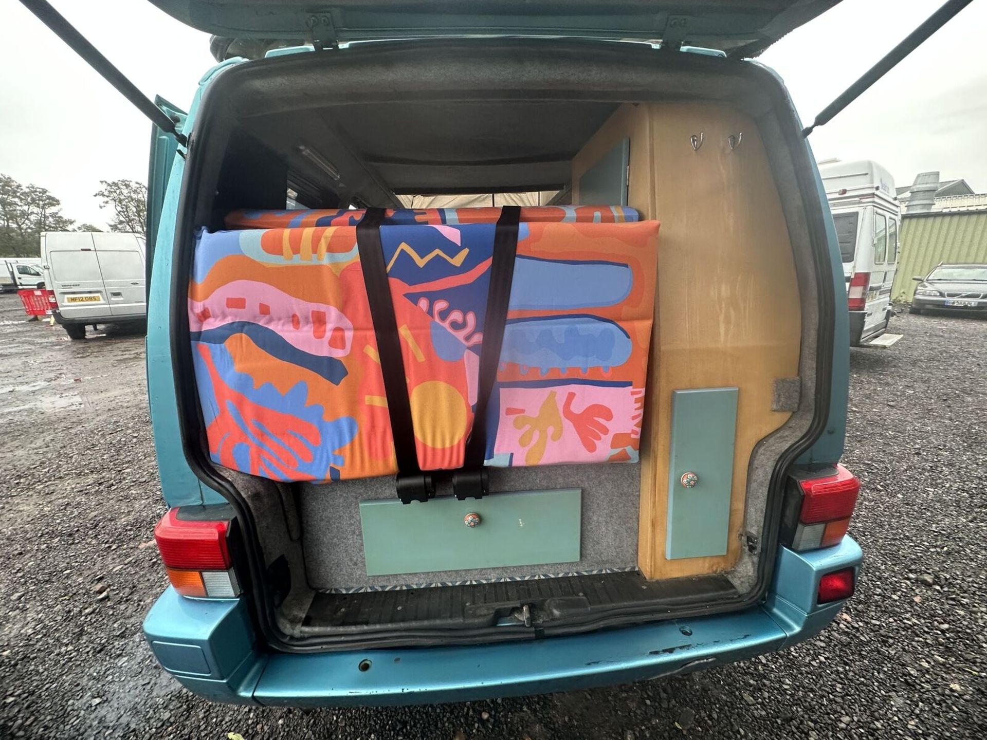 VINTAGE ADVENTURE: 1995 VW TRANSPORTER T4 POP TOP CAMPER >>--NO VAT ON HAMMER--<< - Image 16 of 17