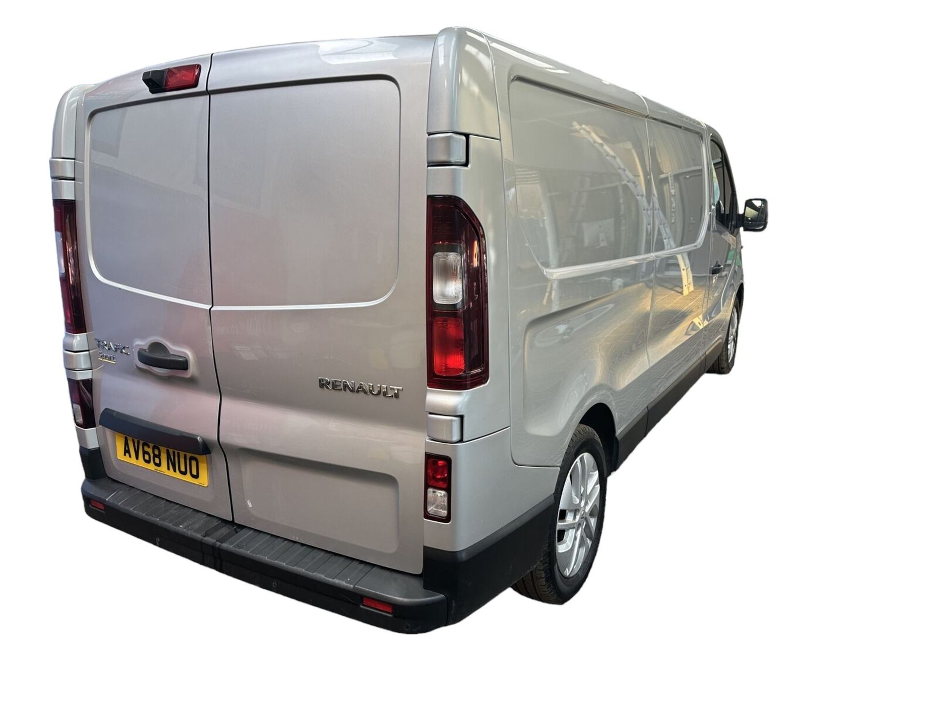 EFFICIENT WORKHORSE: RENAULT TRAFIC SPORT NAV - READY FOR ACTION - Image 2 of 12