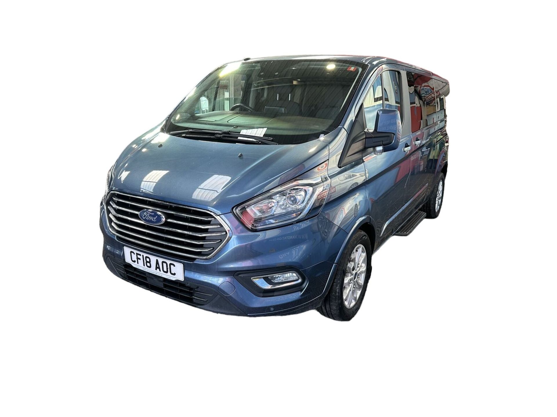 BLUE BEAUTY: FORD TOURNEO CUSTOM 8 SEATER TITANIUM >>--NO VAT ON HAMMER--<< - Image 2 of 11