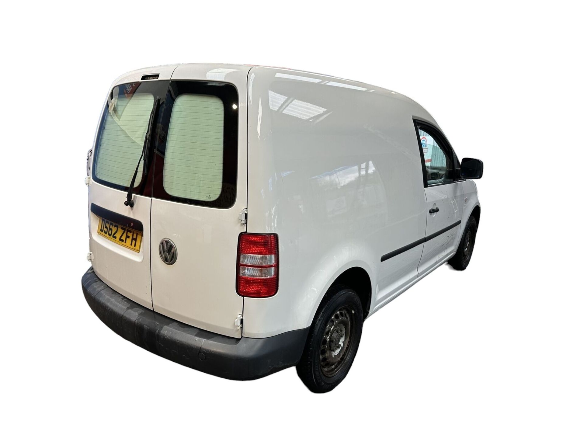 WHITE WONDER: 2013 VW CADDY C20 DIESEL VAN, LONG MOT >>--NO VAT ON HAMMER--<< - Image 5 of 10