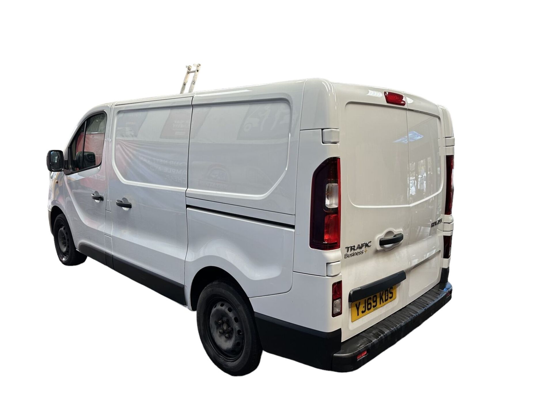 EFFICIENT TRAVELER: RENAULT TRAFIC VIVARO SWB PANEL VAN - Image 3 of 14