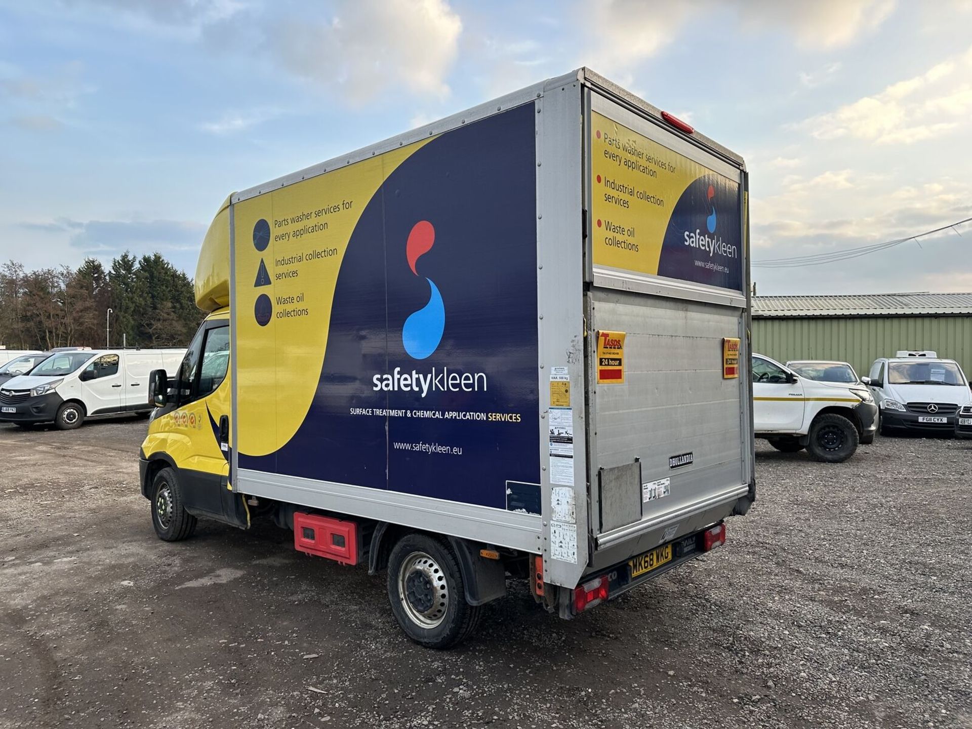 YELLOW LUTON WORKHORSE: 2019 IVECO DAILY 35S12 DIESEL SPARES OR REPAIRS - Image 3 of 15