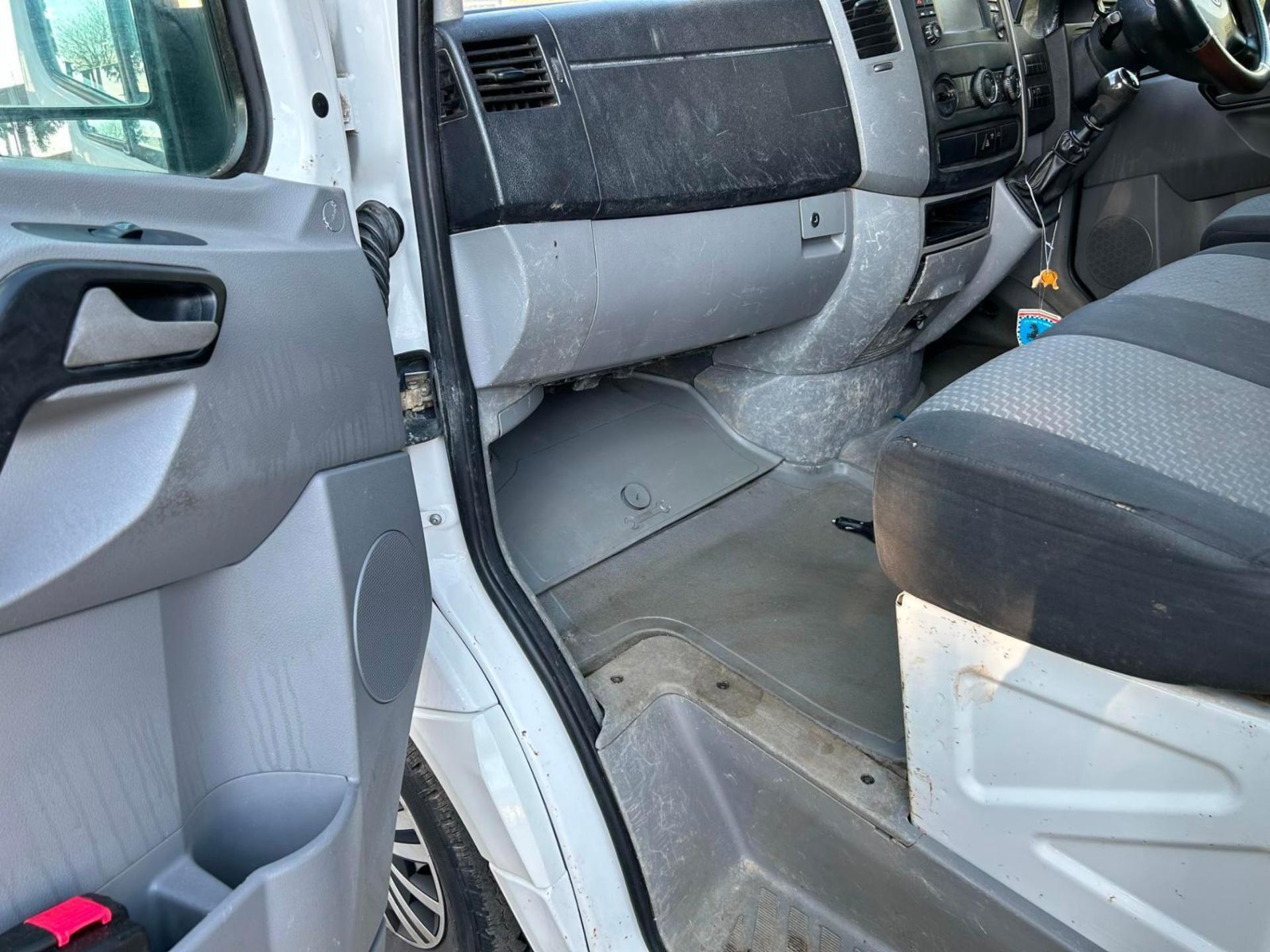 2014 VW CRAFTER CR35: LONG WHEELBASE, ROBUST 17FT RECOVERY - Image 5 of 16