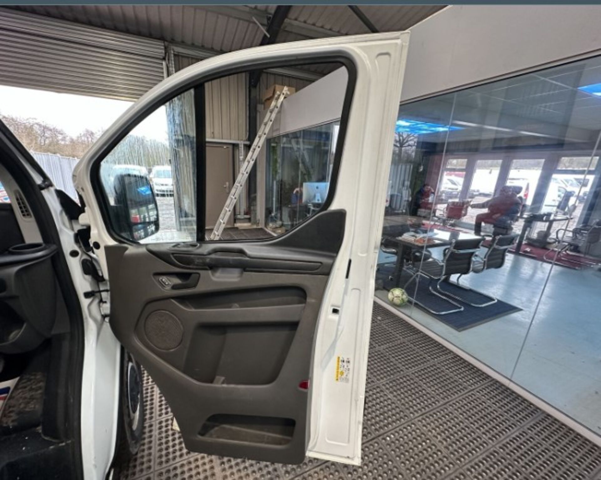 URO 6 EFFICIENCY: 2019 FORD TRANSIT CUSTOM DIESEL - Image 2 of 14