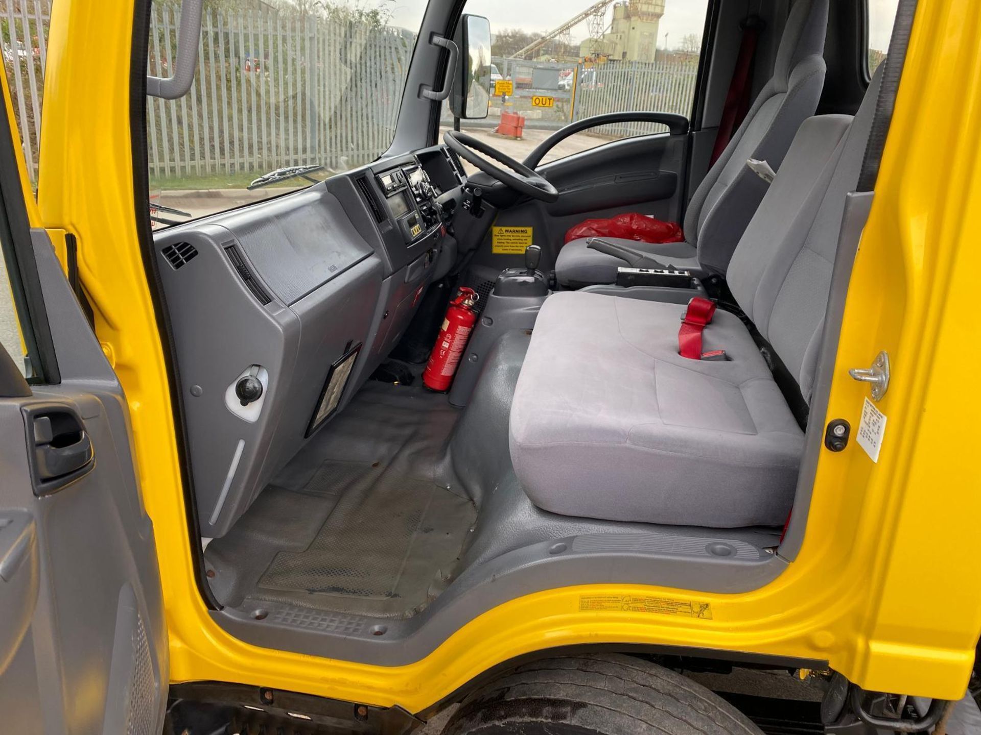 DEPENDABLE HOOK LOADER: 2016 ISUZU TRUCKS N75.150 AUTO >>--NO VAT ON HAMMER--<< - Image 12 of 14