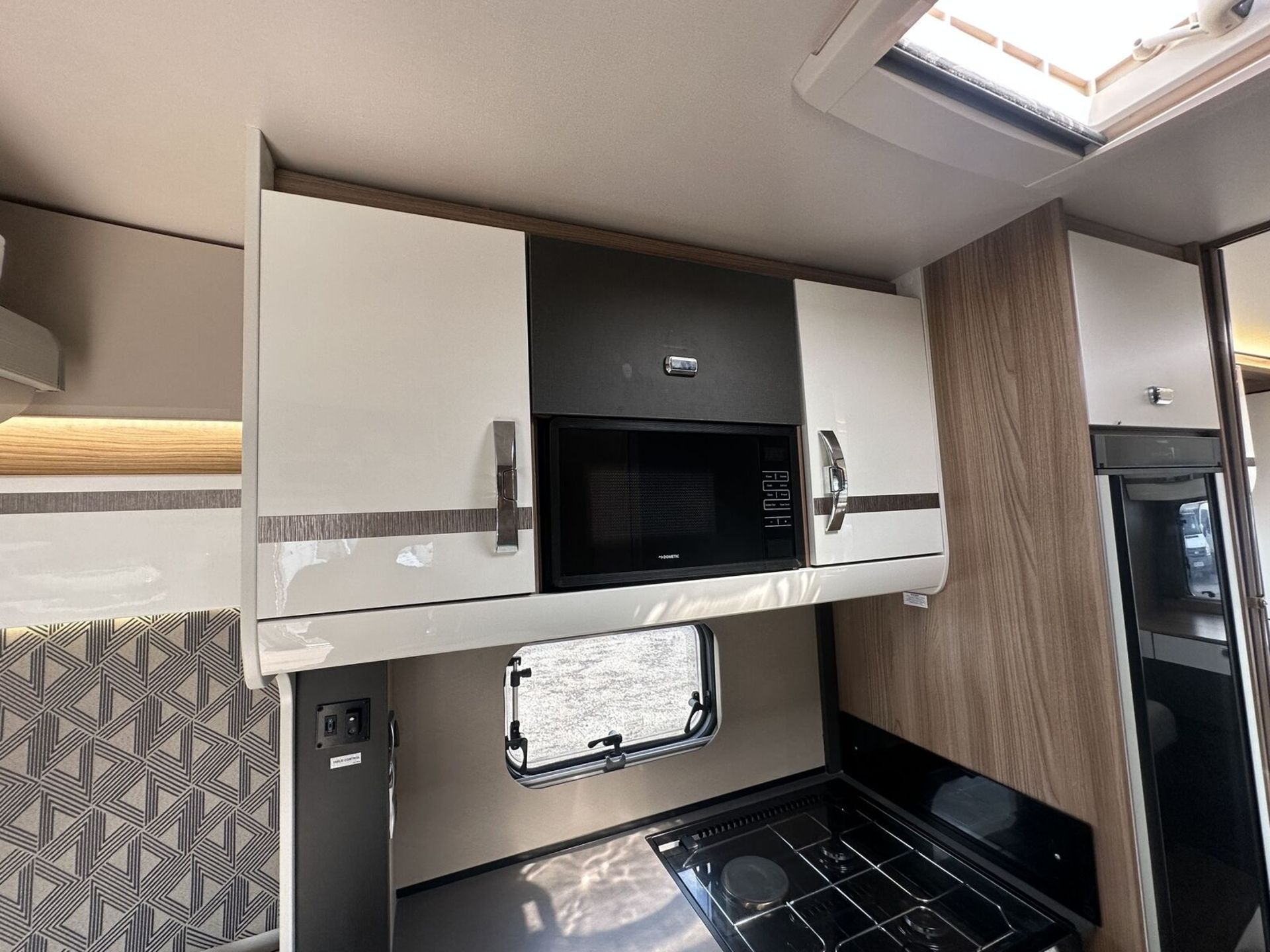 COMFORT CRUSADER: FIAT DUCATO SWIFT ESCAPE 674 WITH LUXURIOUS FEATURES - Image 10 of 18