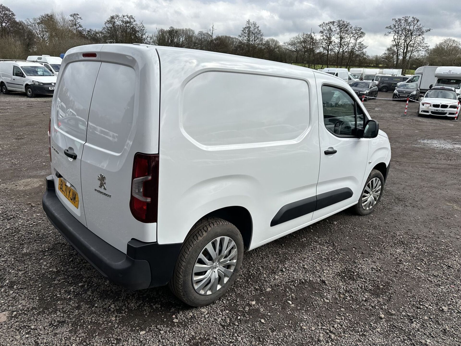 WHITE WORKHORSE: 2022 PEUGEOT PARTNER, REPAIRABLE PROJECT - Image 8 of 15