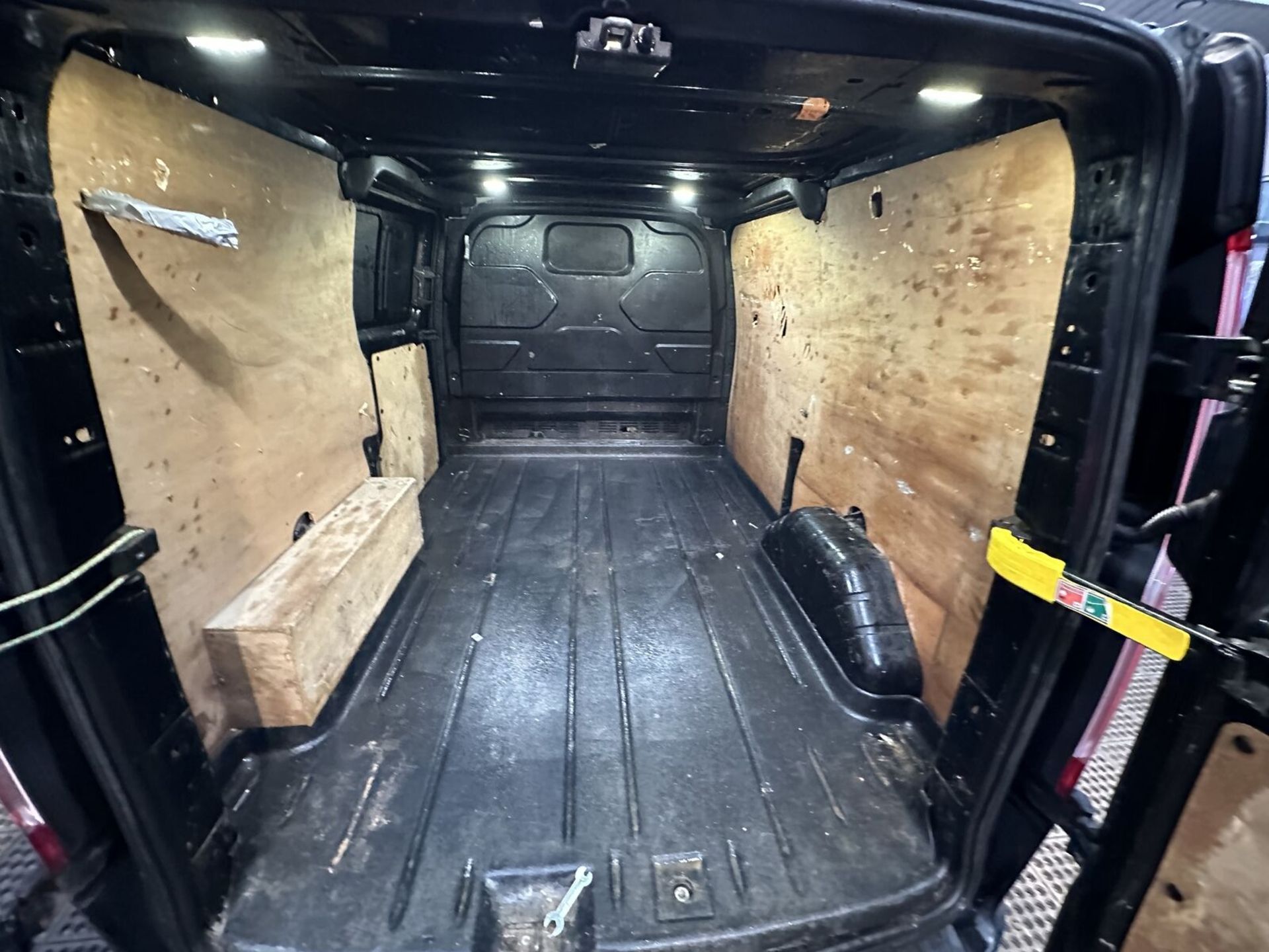 FORD TRANSIT CUSTOM 270 LIMITED, LOW MILES, SPARES OR REPAIRS >>--NO VAT ON HAMMER--<< - Image 12 of 12