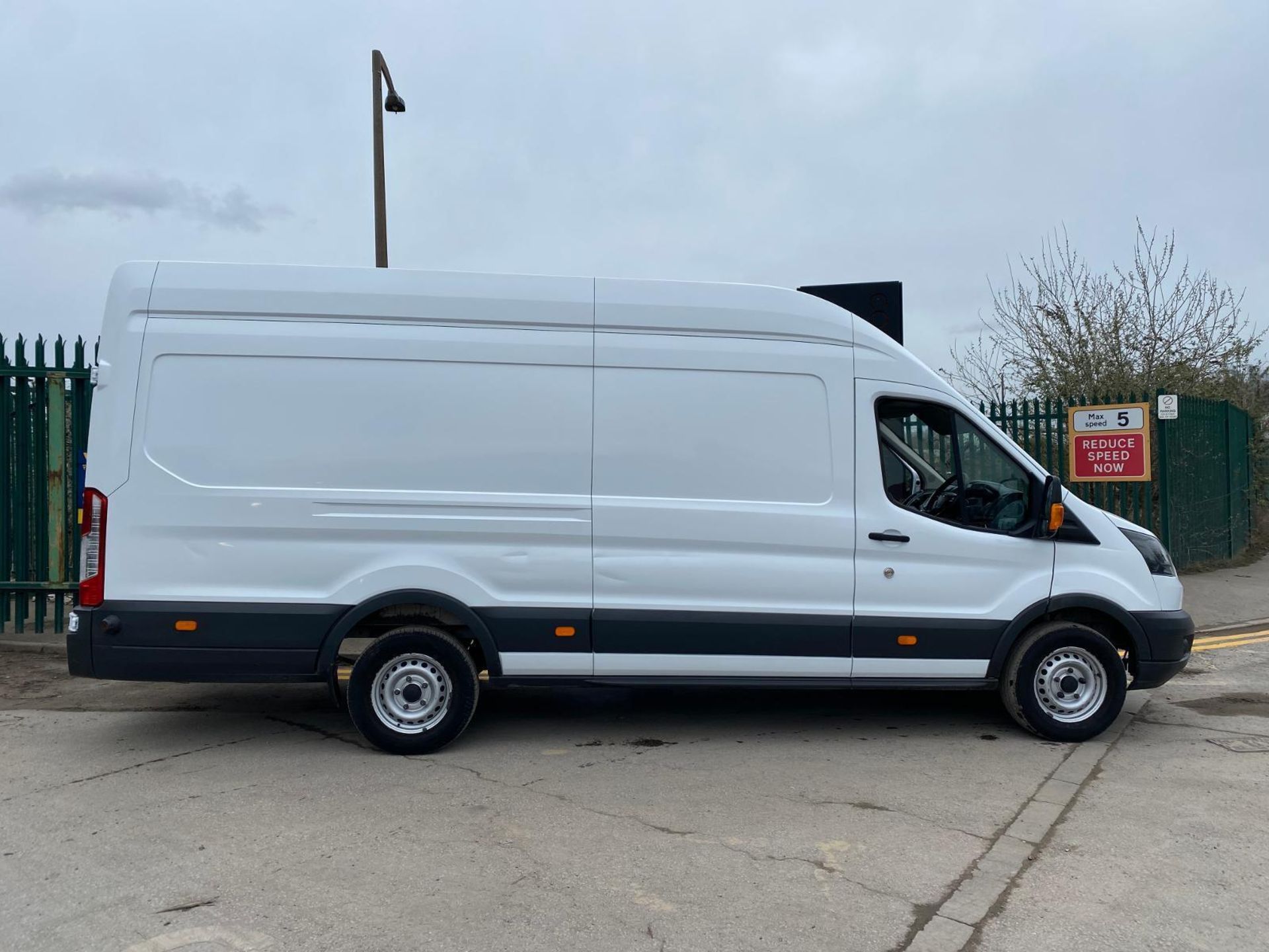 EFFORTLESS CARGO CONTROL: 2018 FORD TRANSIT XLWB L4H3 JUMBO, MANUAL, EURO 6 - Bild 7 aus 13