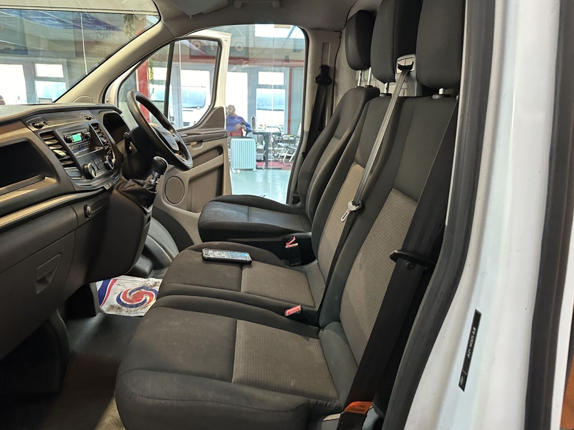 DRIVE SMART: FORD TRANSIT CUSTOM 2.0 TDCI EURO 6 ULEZ COMPLIANT **(ONLY 77K MILEAGE)** - Image 9 of 12