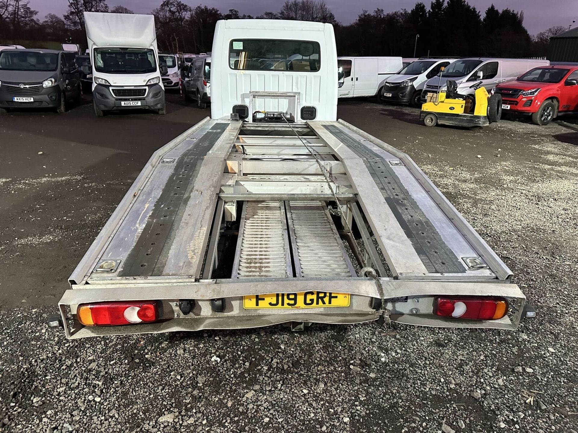 >>--NO VAT ON HAMMER--<< 2019 RENAULT MASTER RECOVERY TRUCK, AMS ALLOY BODY - Image 2 of 11