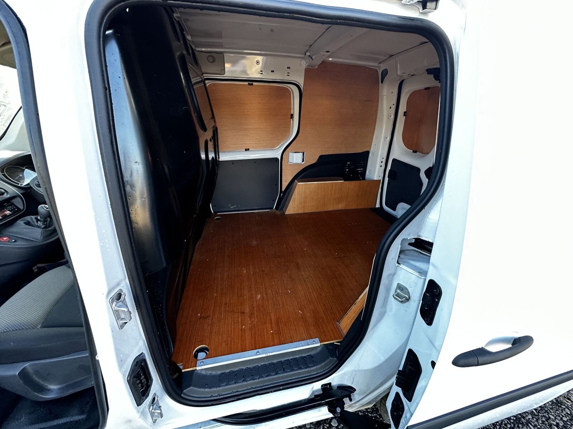 >>--NO VAT ON HAMMER--<< PREMIUM EFFICIENCY: 71 PLATE RENAULT KANGOO BUSINESS VAN - Image 7 of 22