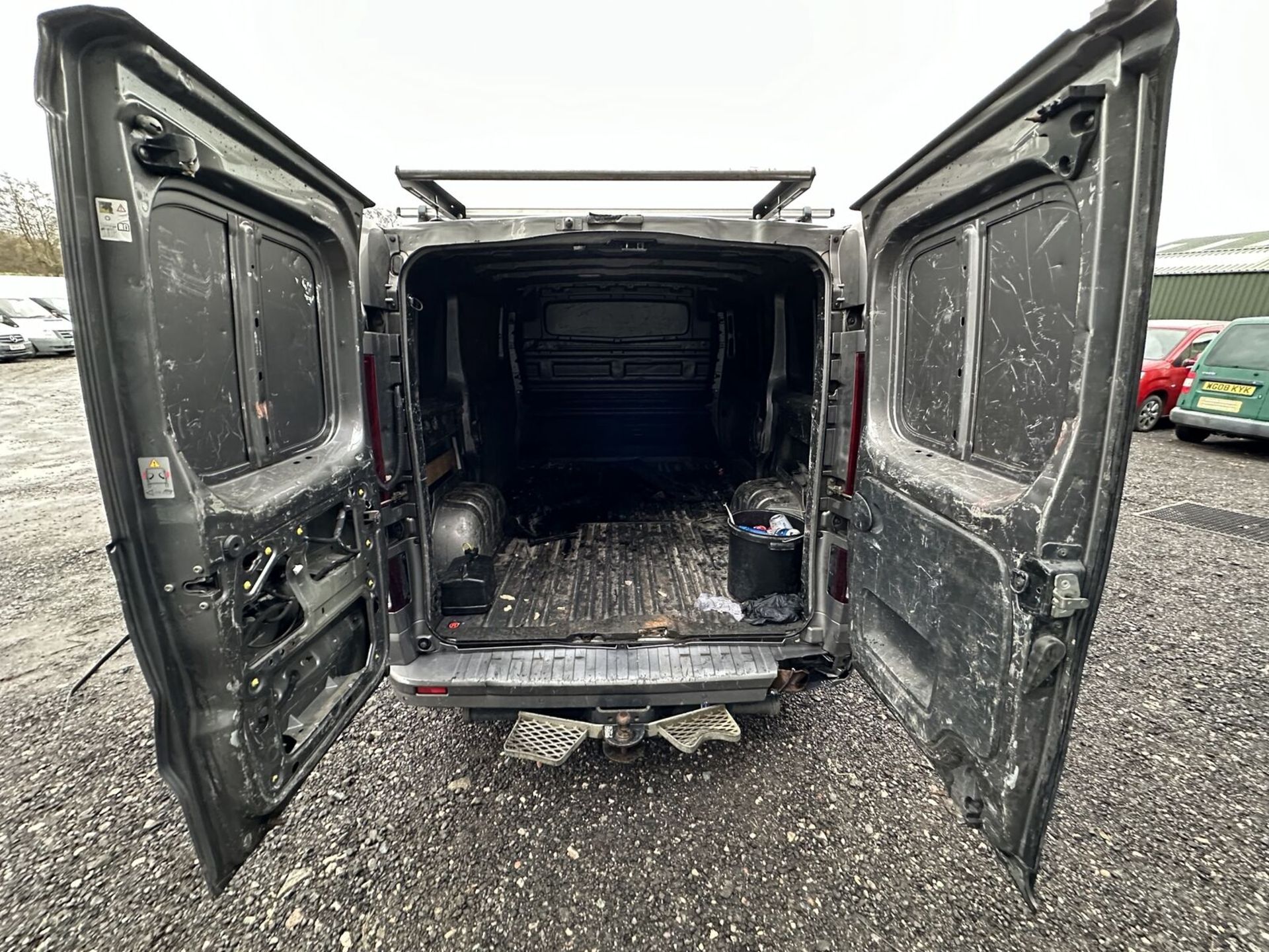 STYLISH CARGO CARRIER: GREY 2016 VAUXHALL VIVARO TRAFIC PANEL VAN >>--NO VAT ON HAMMER--<< - Bild 11 aus 19