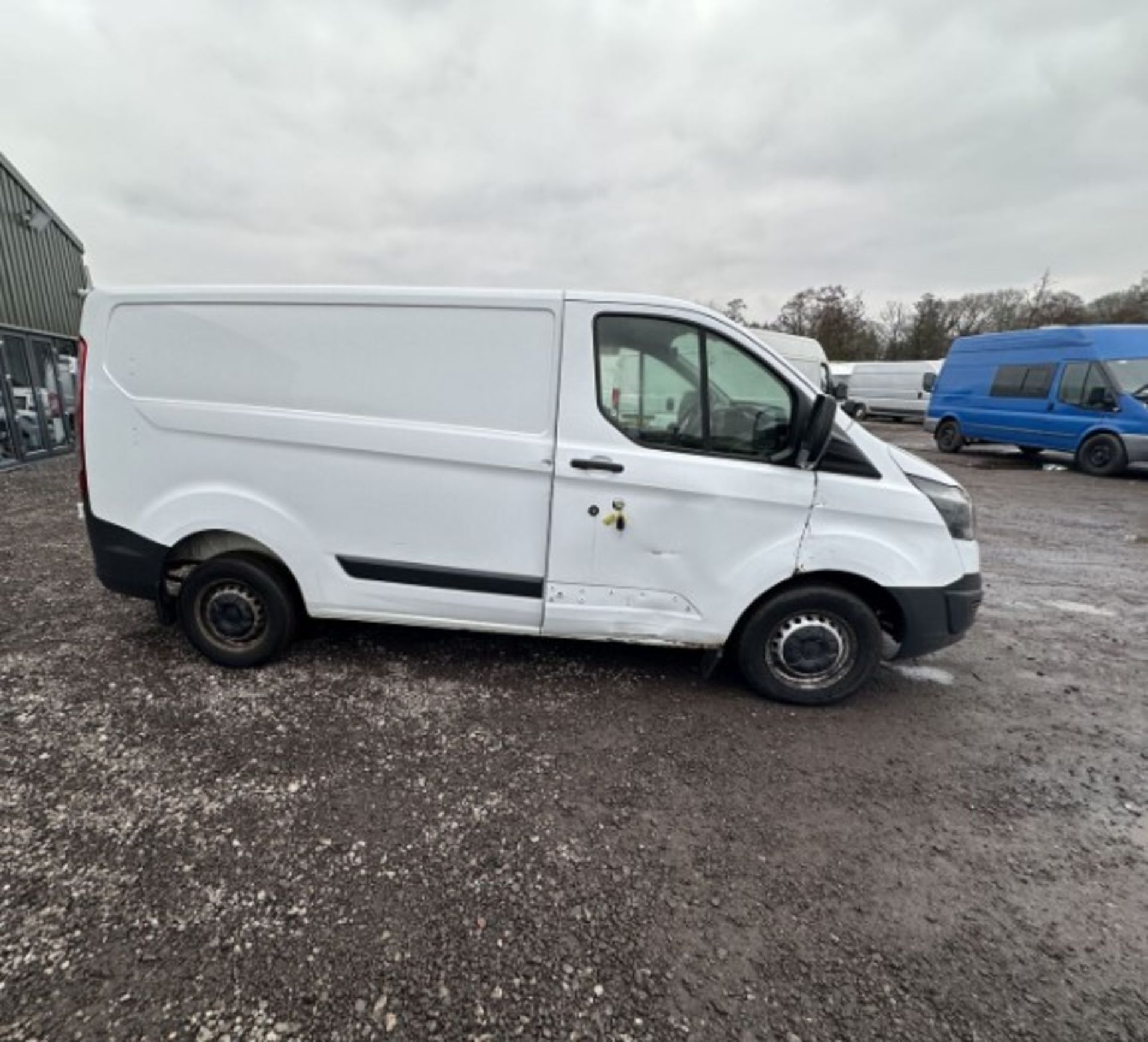 64 PLATE FORD TRANSIT CUSTOM: PROJECT VAN, SPARES OR REPAIRS >>--NO VAT ON HAMMER--<< - Image 3 of 13