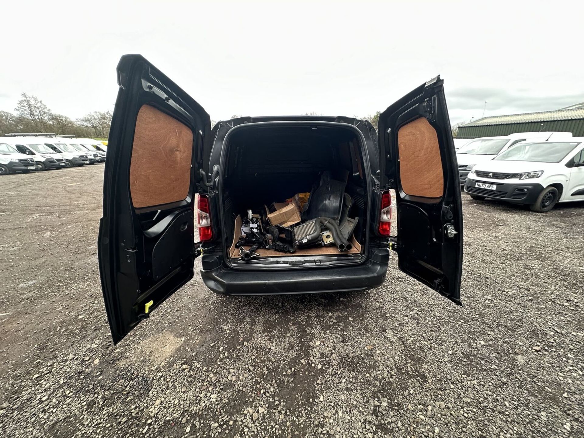 BLACK VAN RESTORATION: CITROEN BERLINGO, SEIZED ENGINE ISSUE >>--NO VAT ON HAMMER--<< - Image 11 of 14