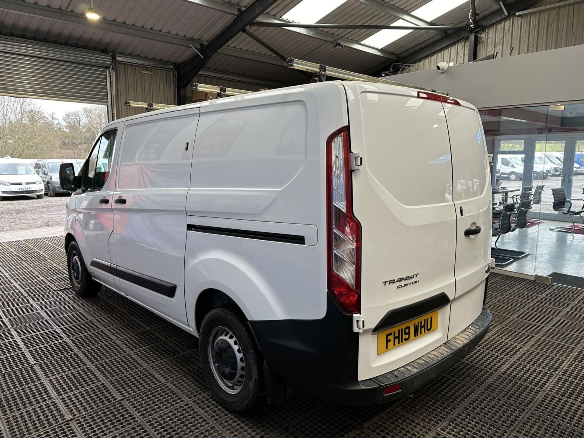 URO 6 EFFICIENCY: 2019 FORD TRANSIT CUSTOM DIESEL - Image 13 of 14