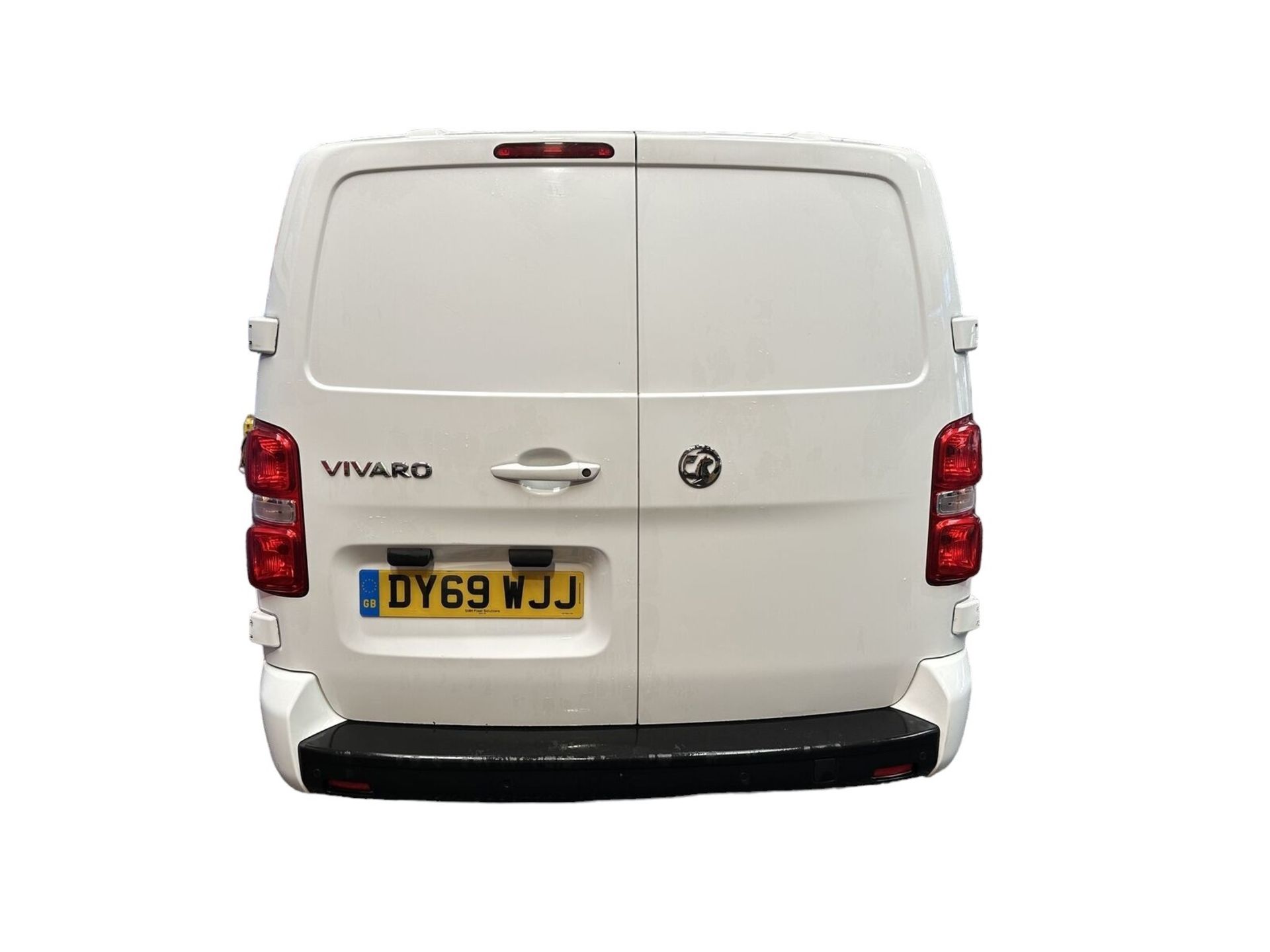 PRACTICAL PERFORMER: WHITE PANEL VAN, A/C, PARKING SENSORS - Image 5 of 15