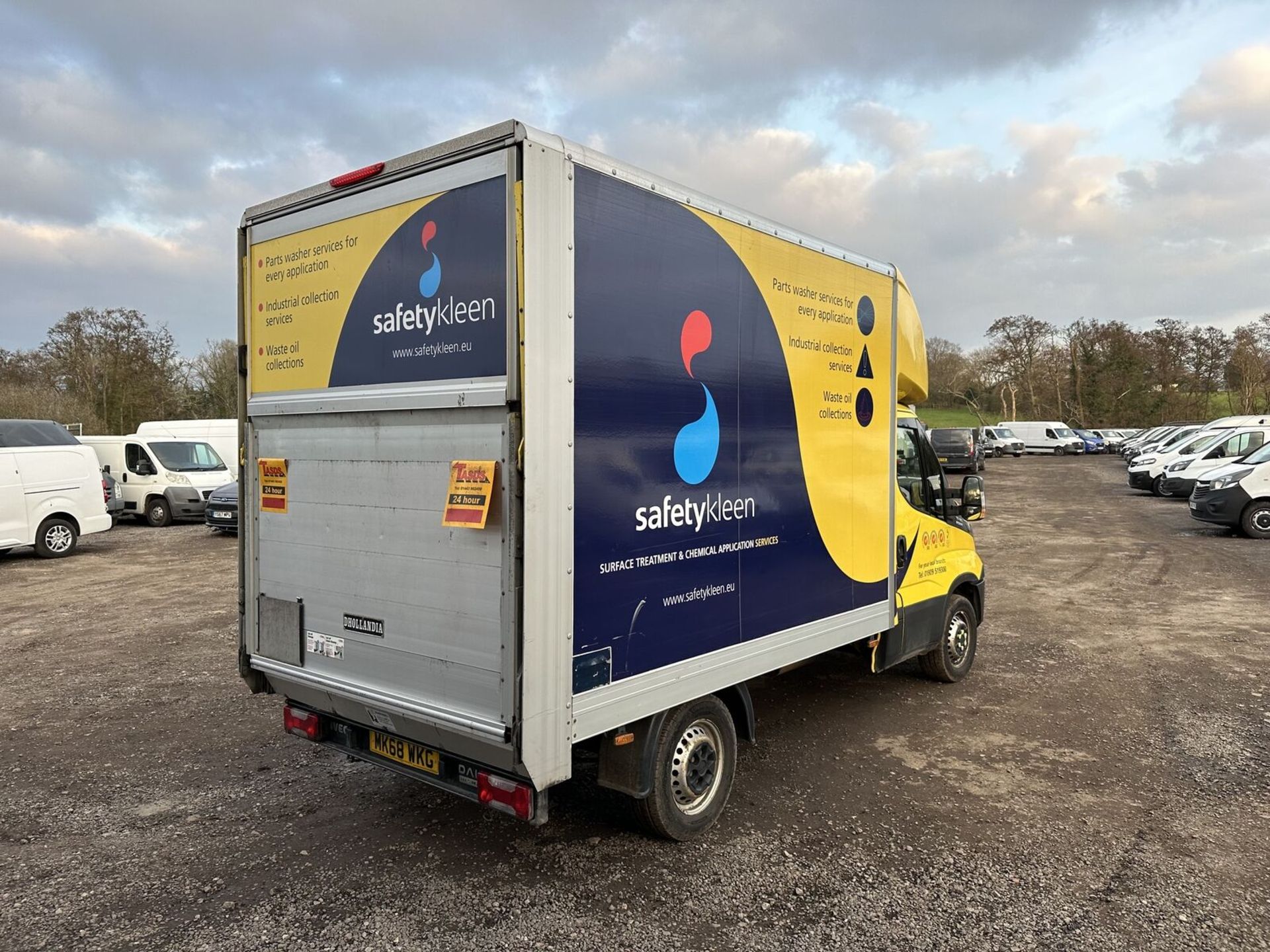 YELLOW LUTON WORKHORSE: 2019 IVECO DAILY 35S12 DIESEL SPARES OR REPAIRS - Image 14 of 15