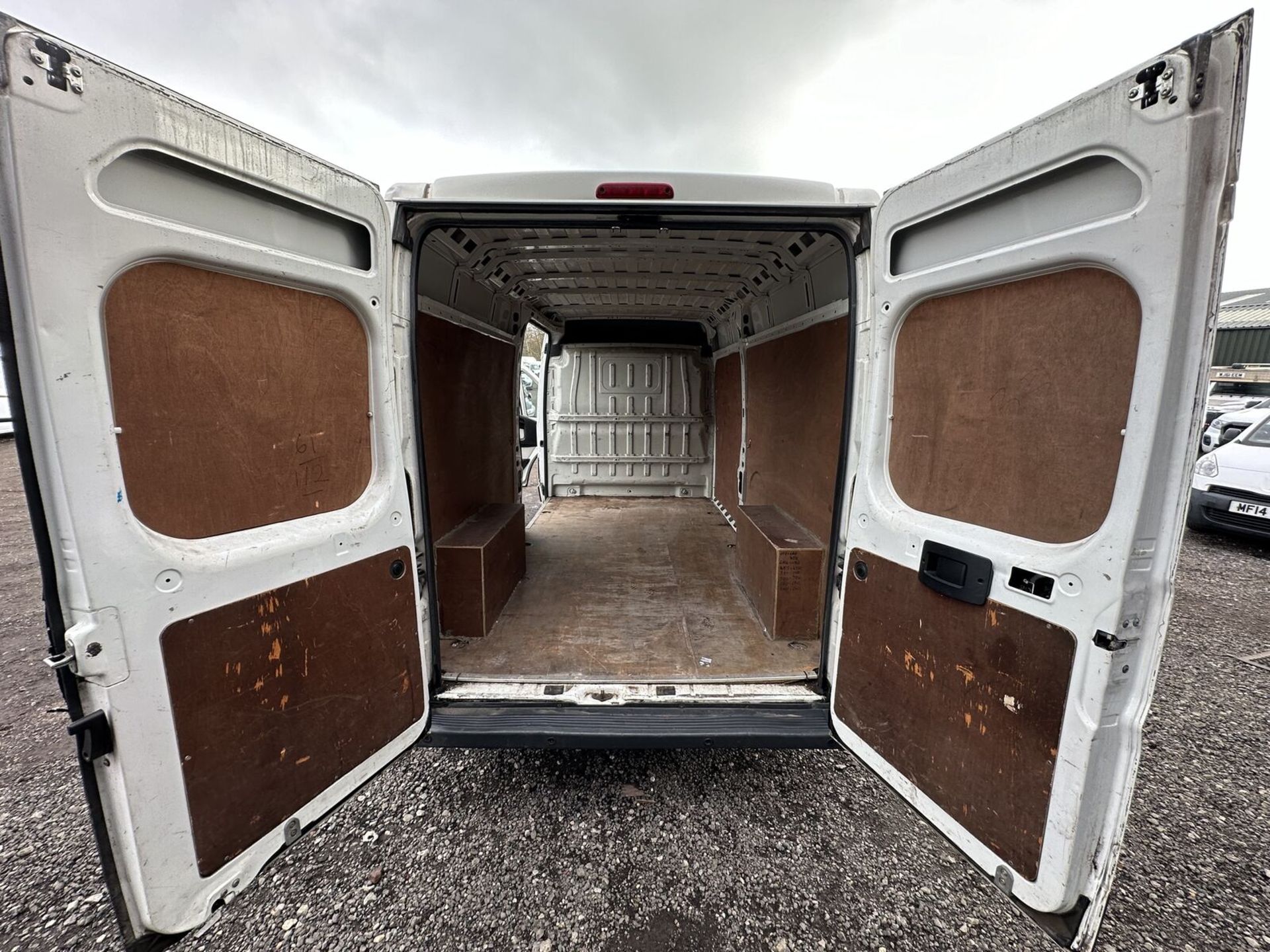 FIXER-UPPER ALERT! 2016 PEUGEOT BOXER PROFESSIONAL >>--NO VAT ON HAMMER--<< - Image 6 of 17