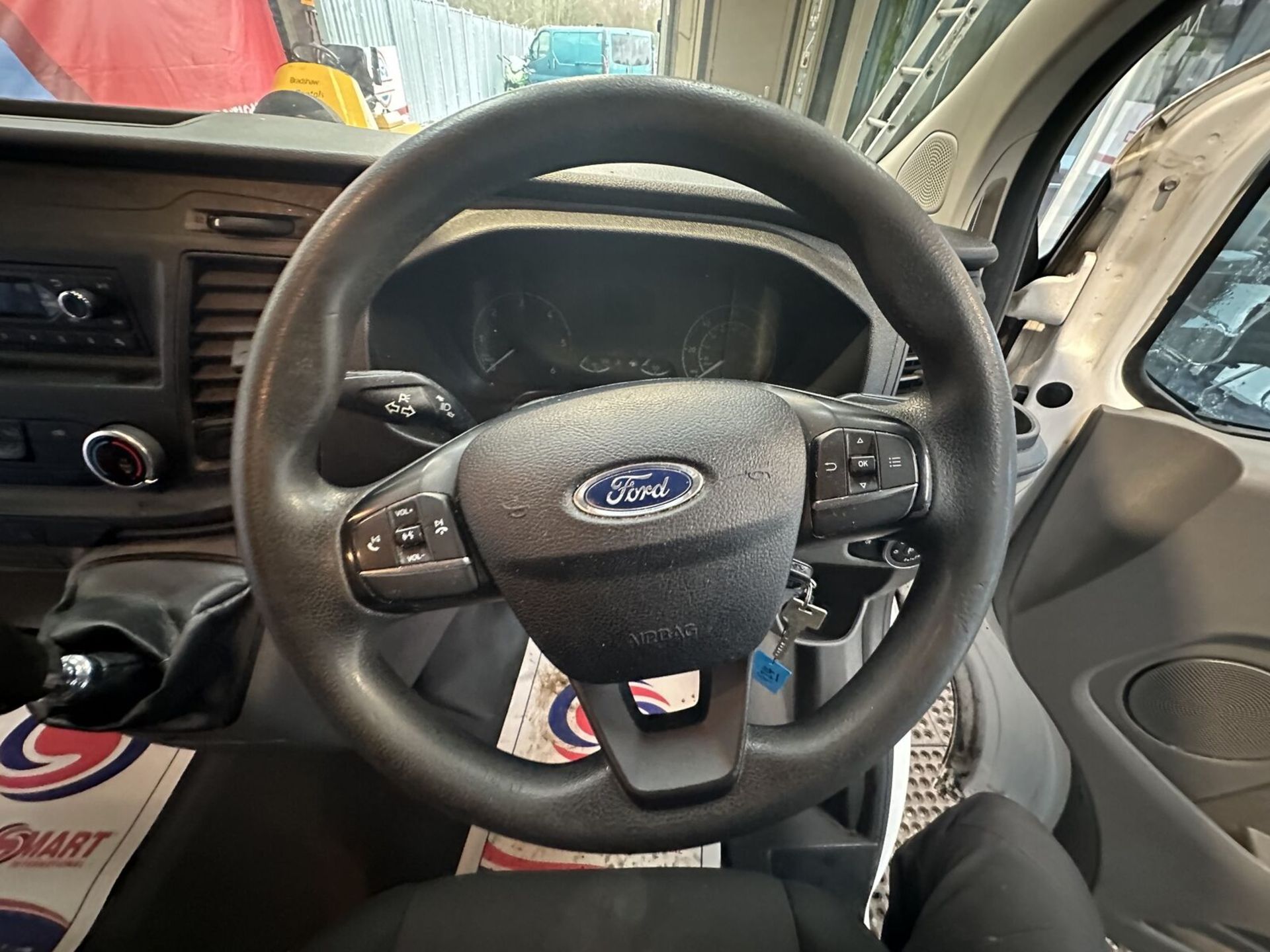 FORD TRANSIT CUSTOM: MILEAGE WITH A STORY, SERVICE WITH A SMILE - Image 13 of 15