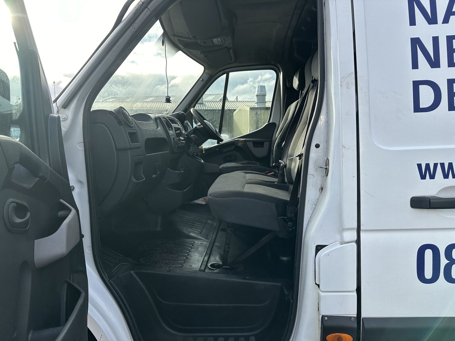 NISSAN NV400 SE PANEL VAN: EURO 6, SPARES OR REPAIRS, 68 PLATE - Image 6 of 17